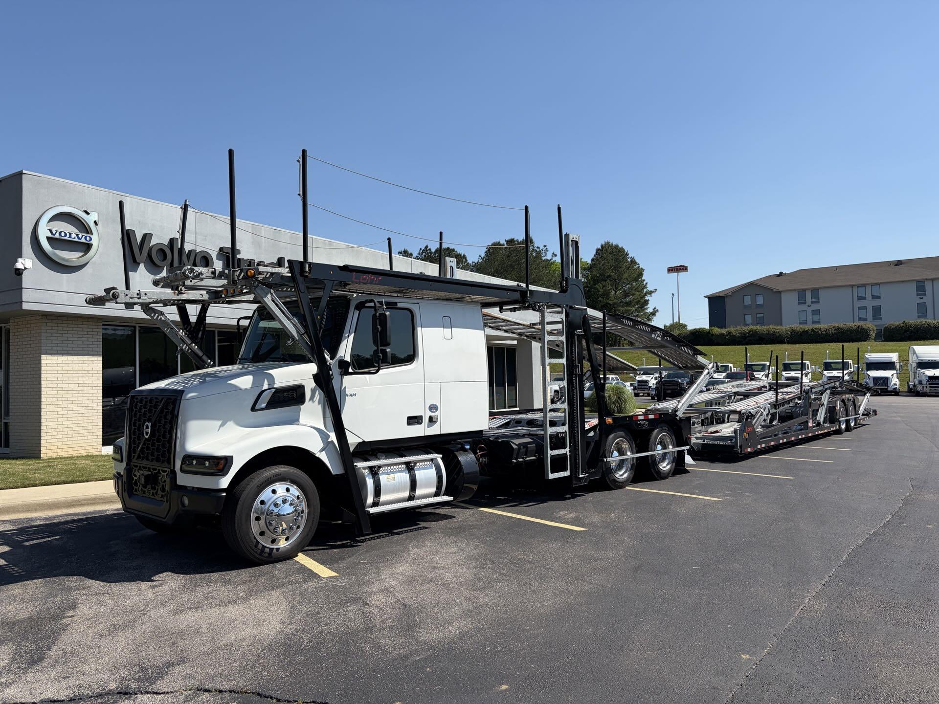 2024 Volvo - image 2