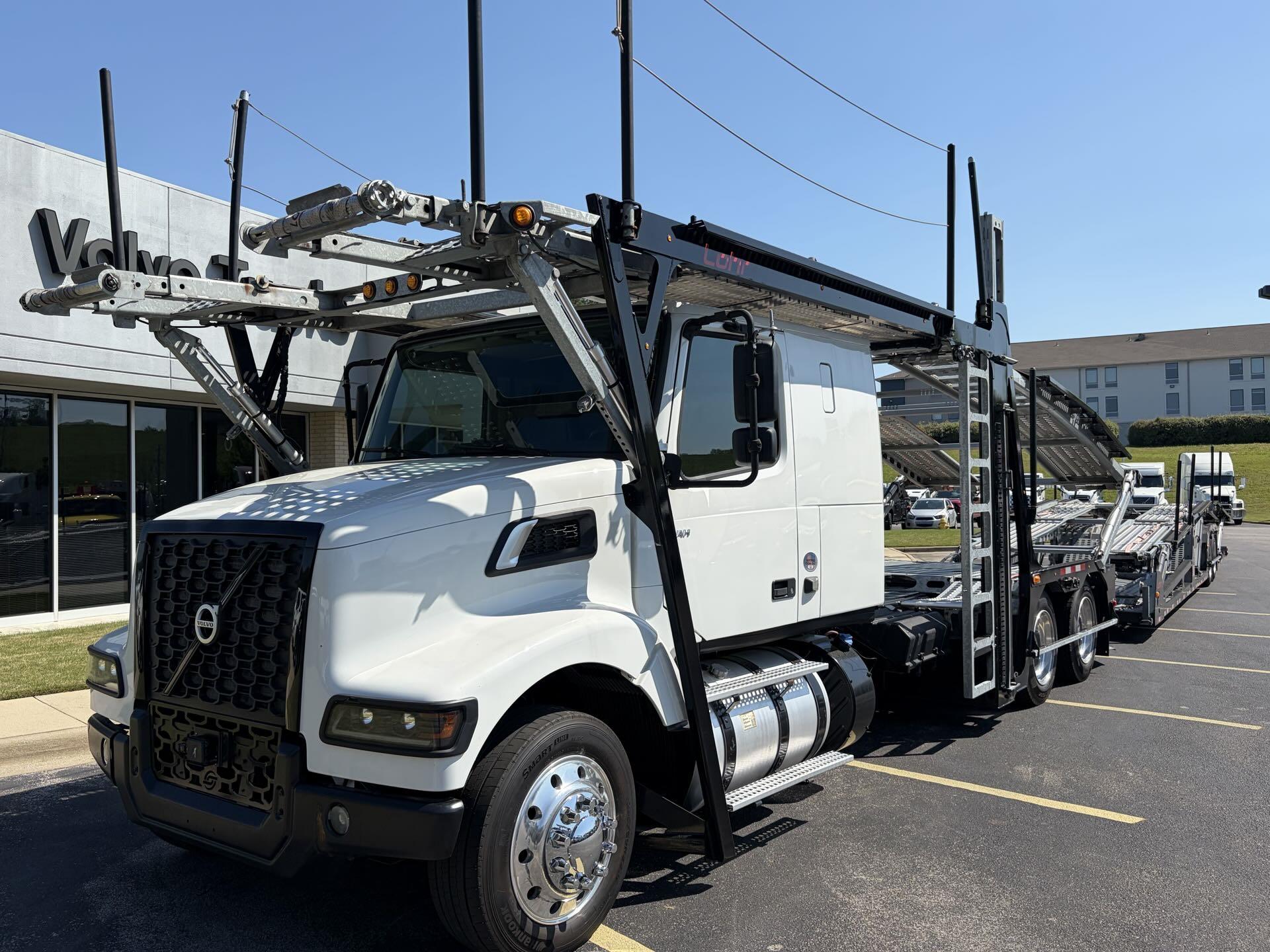 2024 Volvo - image 8