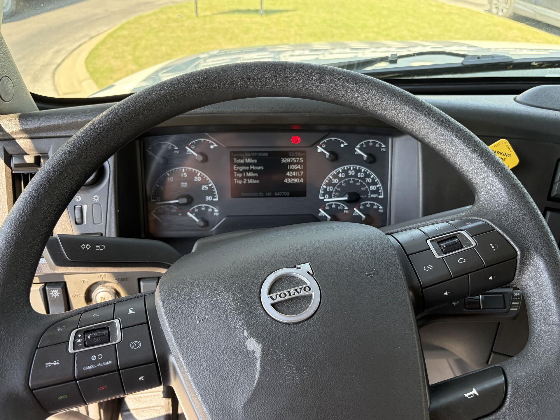 2024 Volvo - image 27