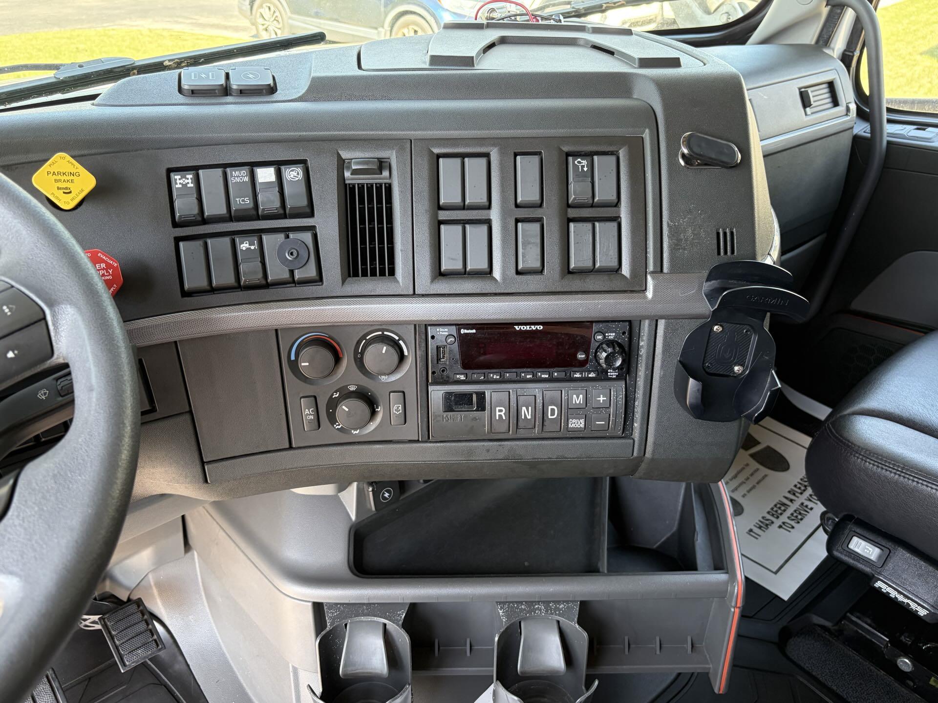 2024 Volvo - image 28