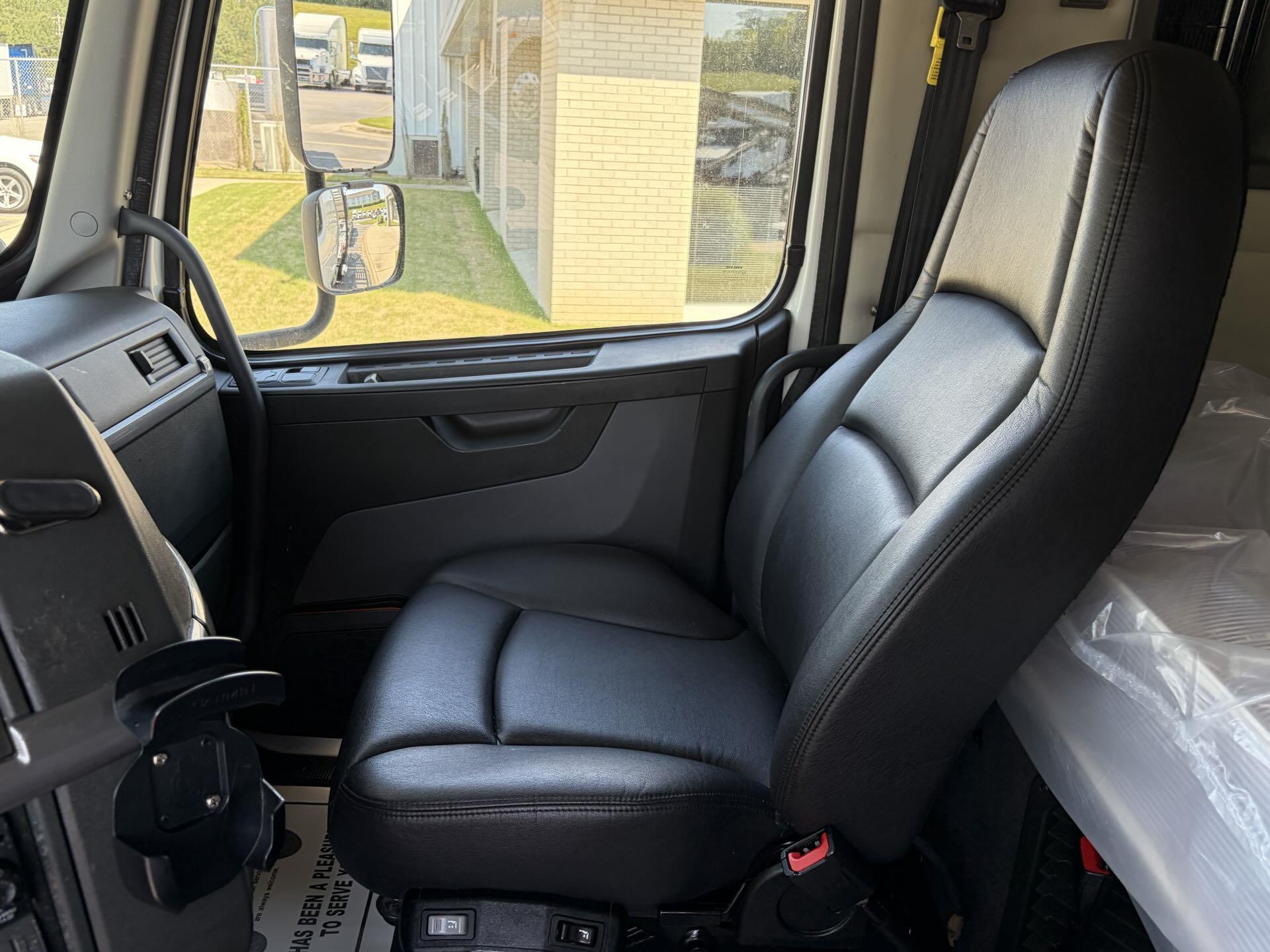 2024 Volvo - image 29