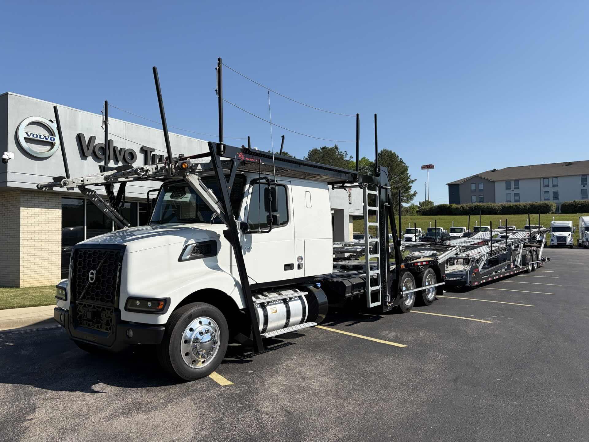 2024 Volvo - image 4