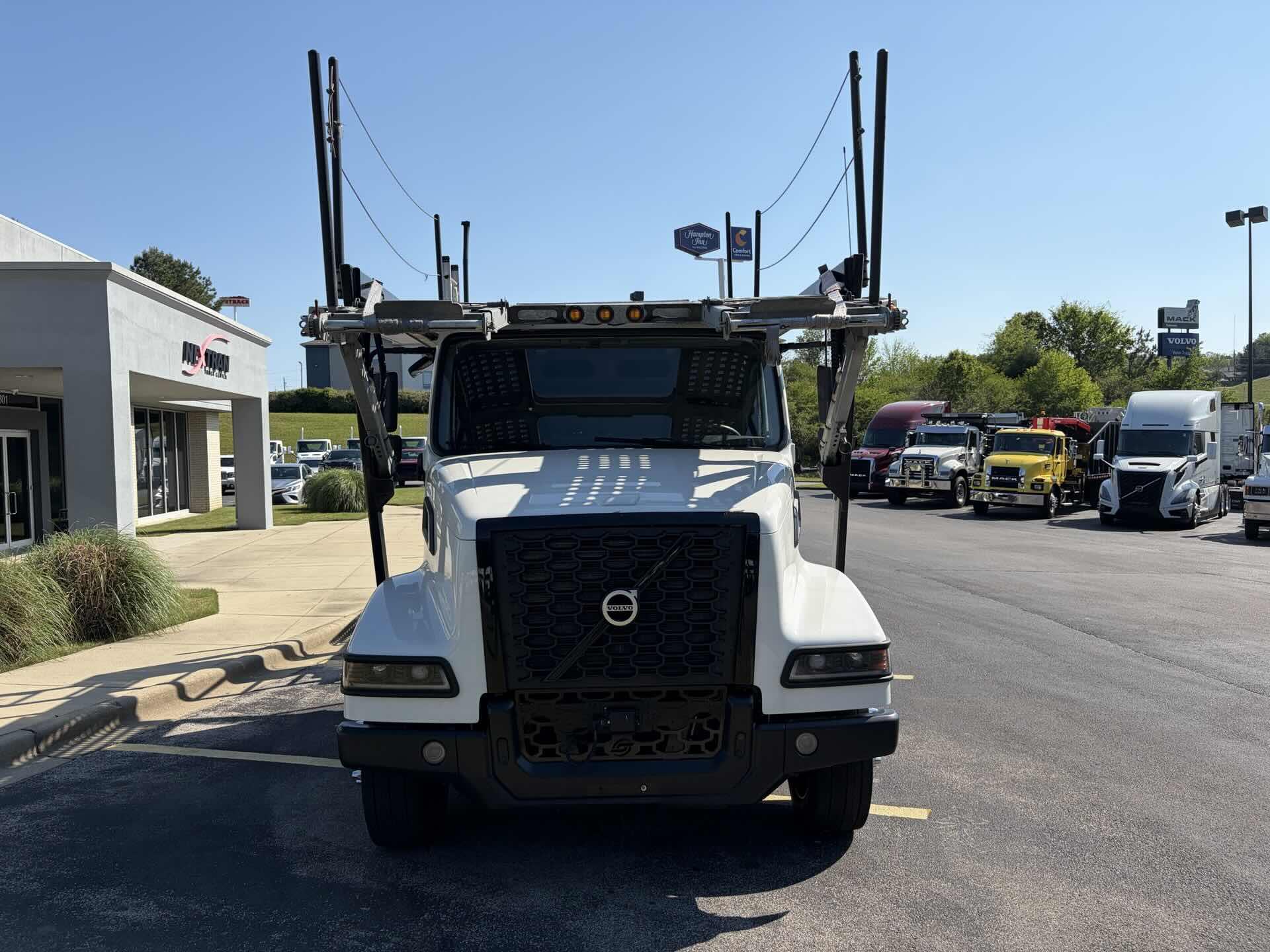 2024 Volvo - image 5