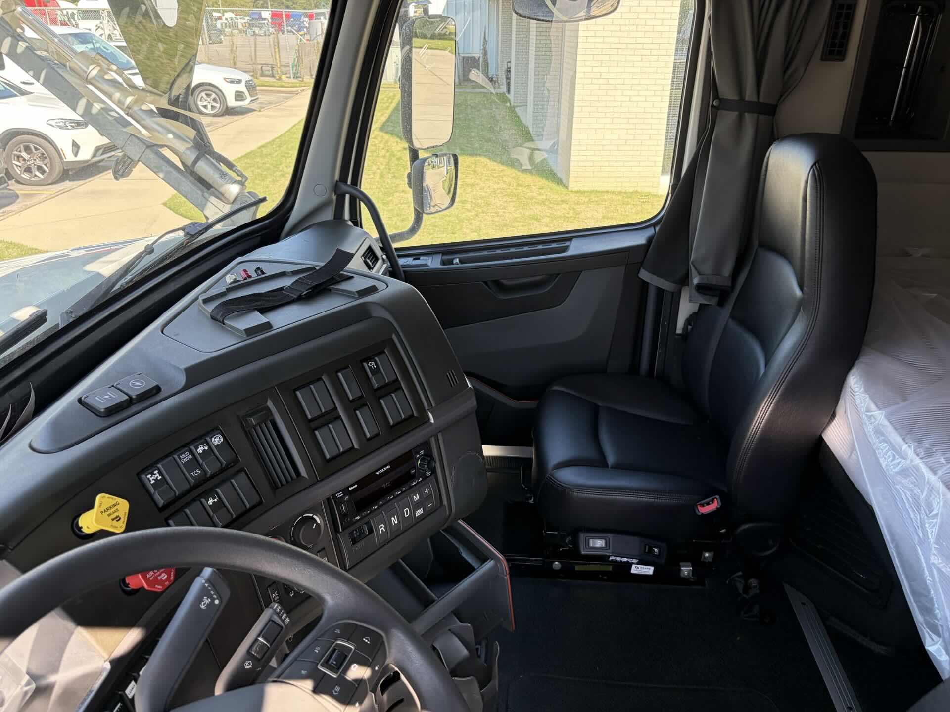 2024 Volvo - image 23