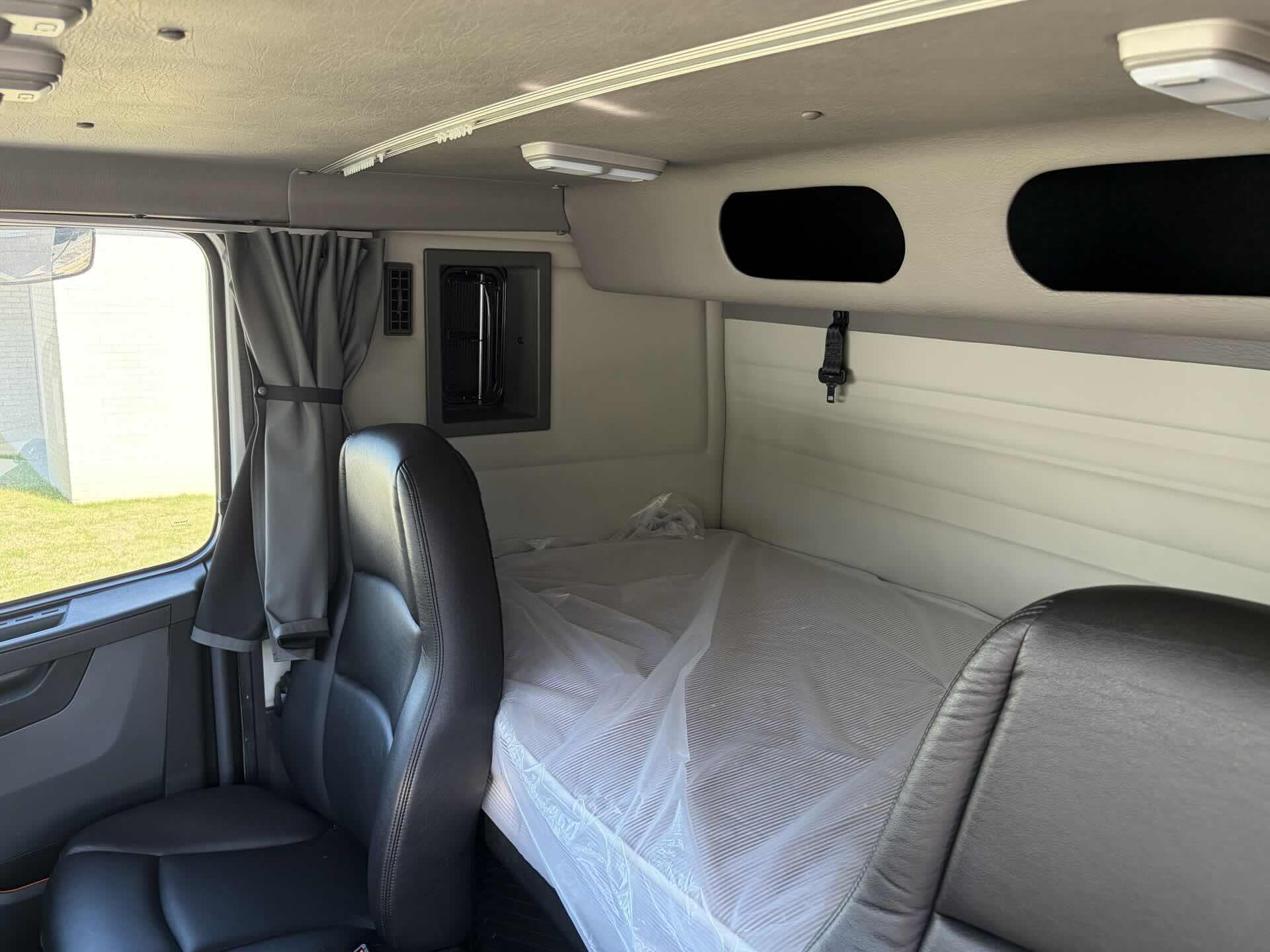 2024 Volvo - image 24