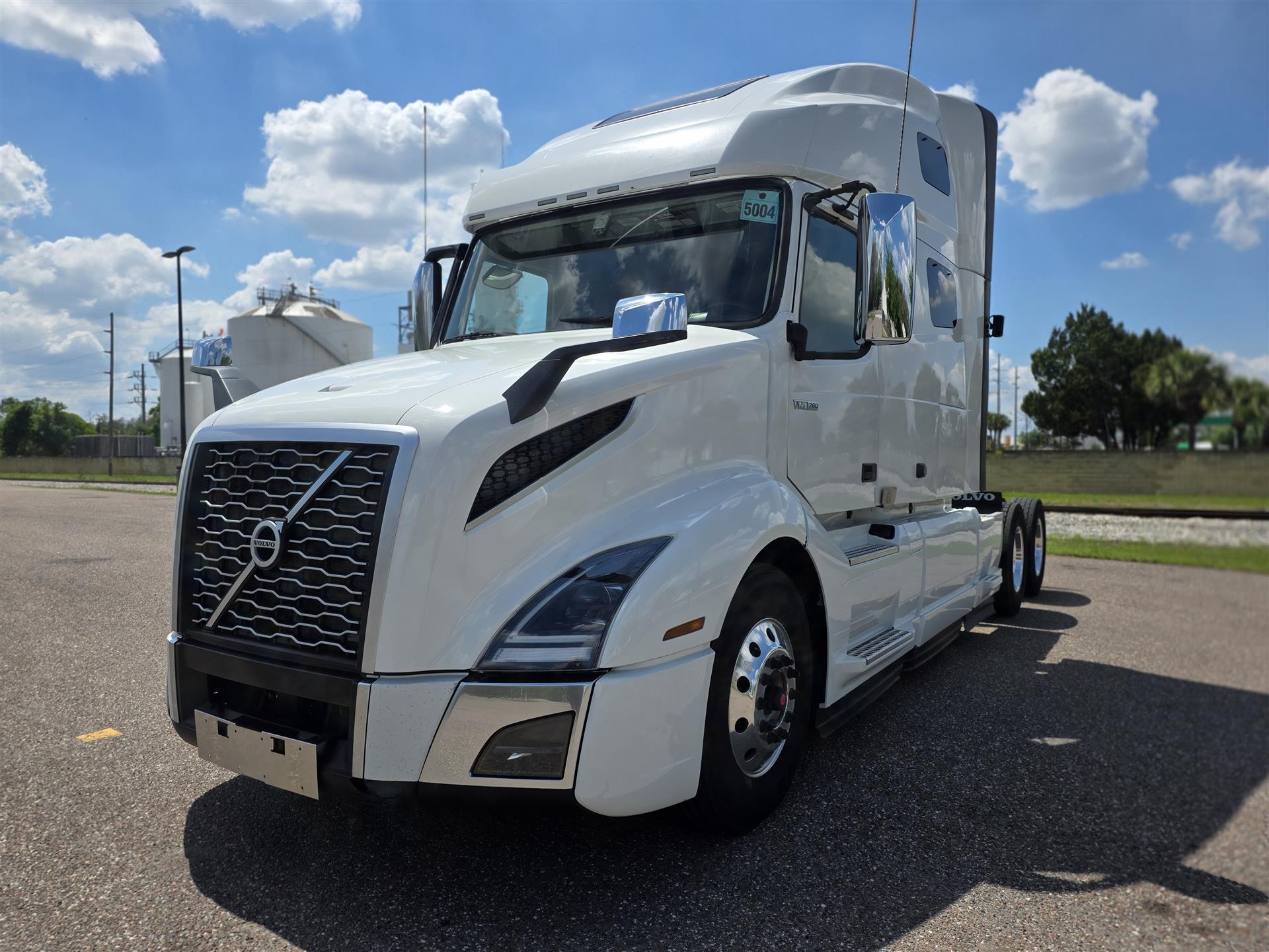 2023 Volvo VNL64T760