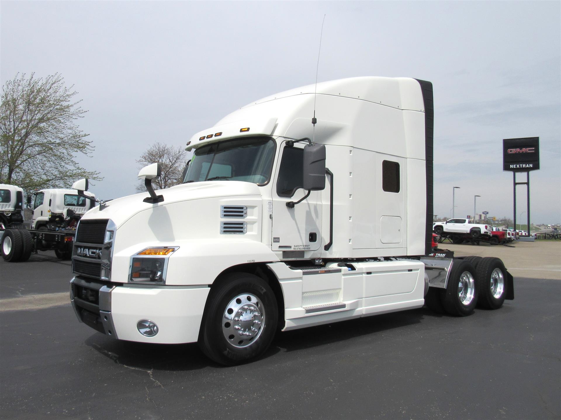 2024 Mack ANTHEM 64T 70 INCH SLEEPER