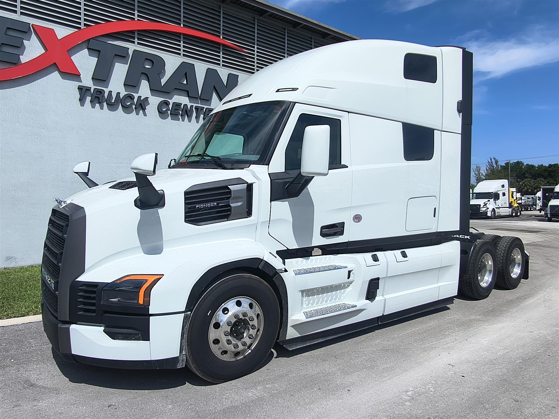 2027 Mack Pinnacle in Fort Lauderdale, FL — photo 2