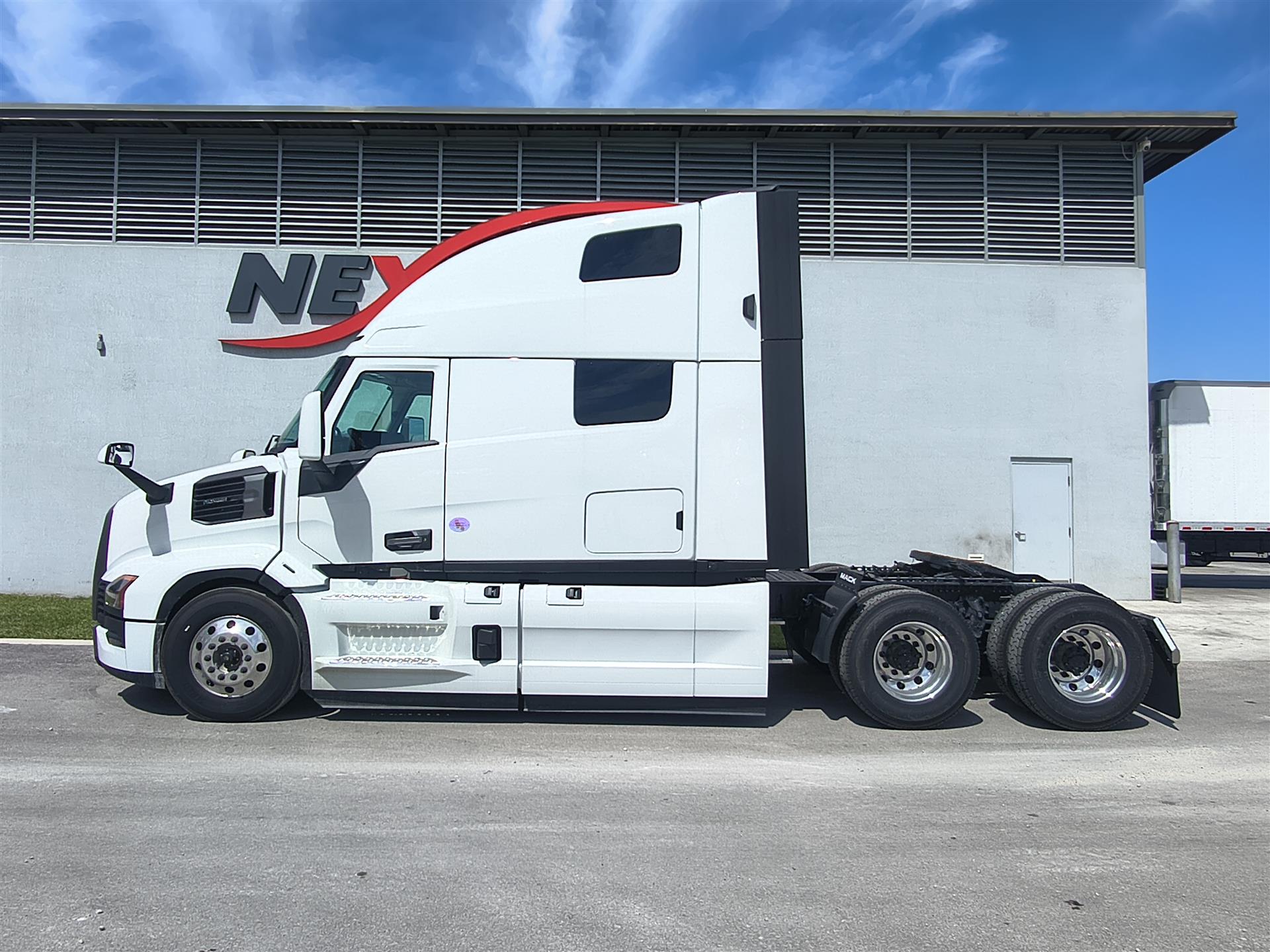 2027 Mack Pinnacle in Fort Lauderdale, FL — photo 8
