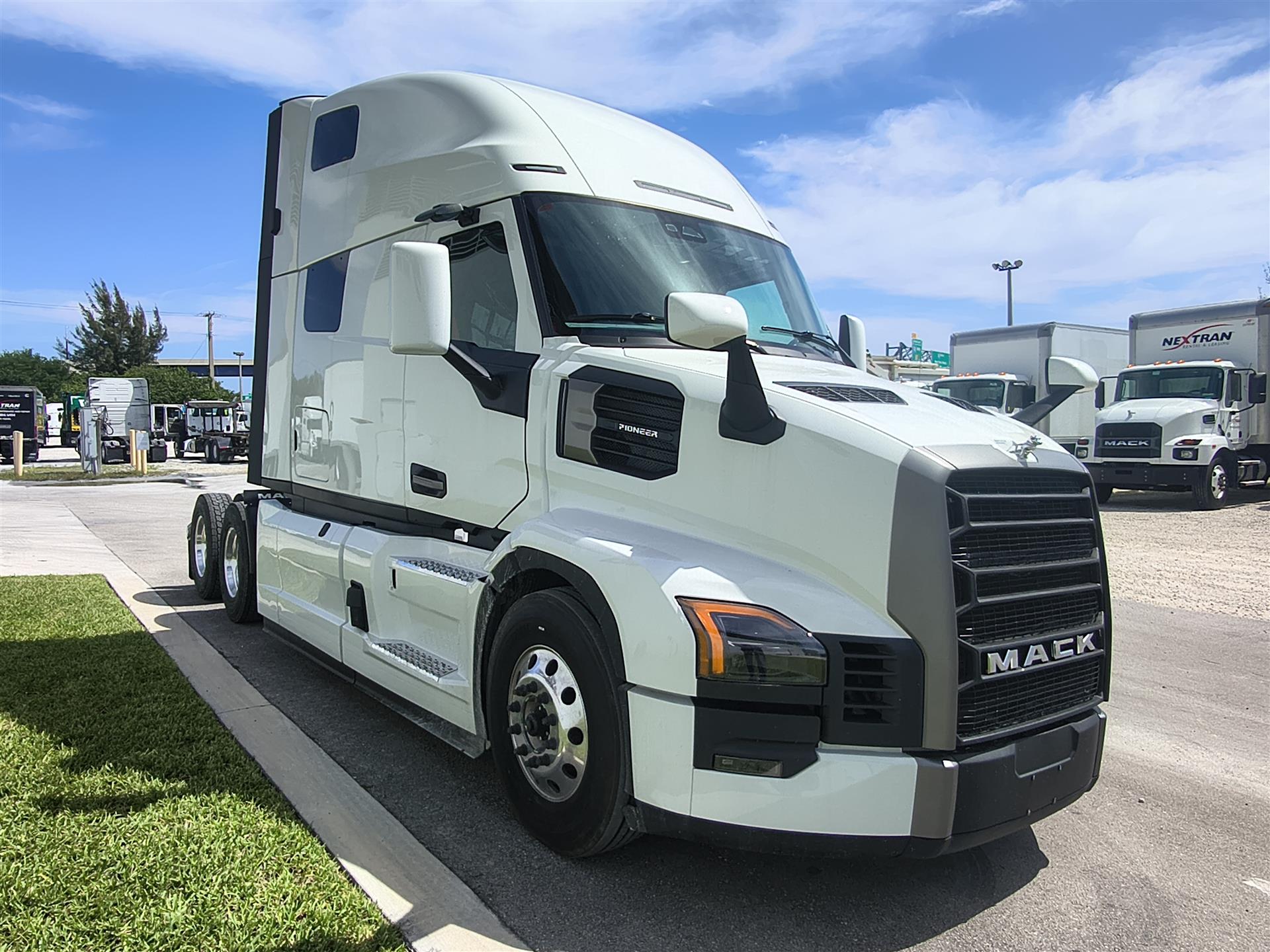 2027 Mack Pinnacle in Fort Lauderdale, FL — photo 4