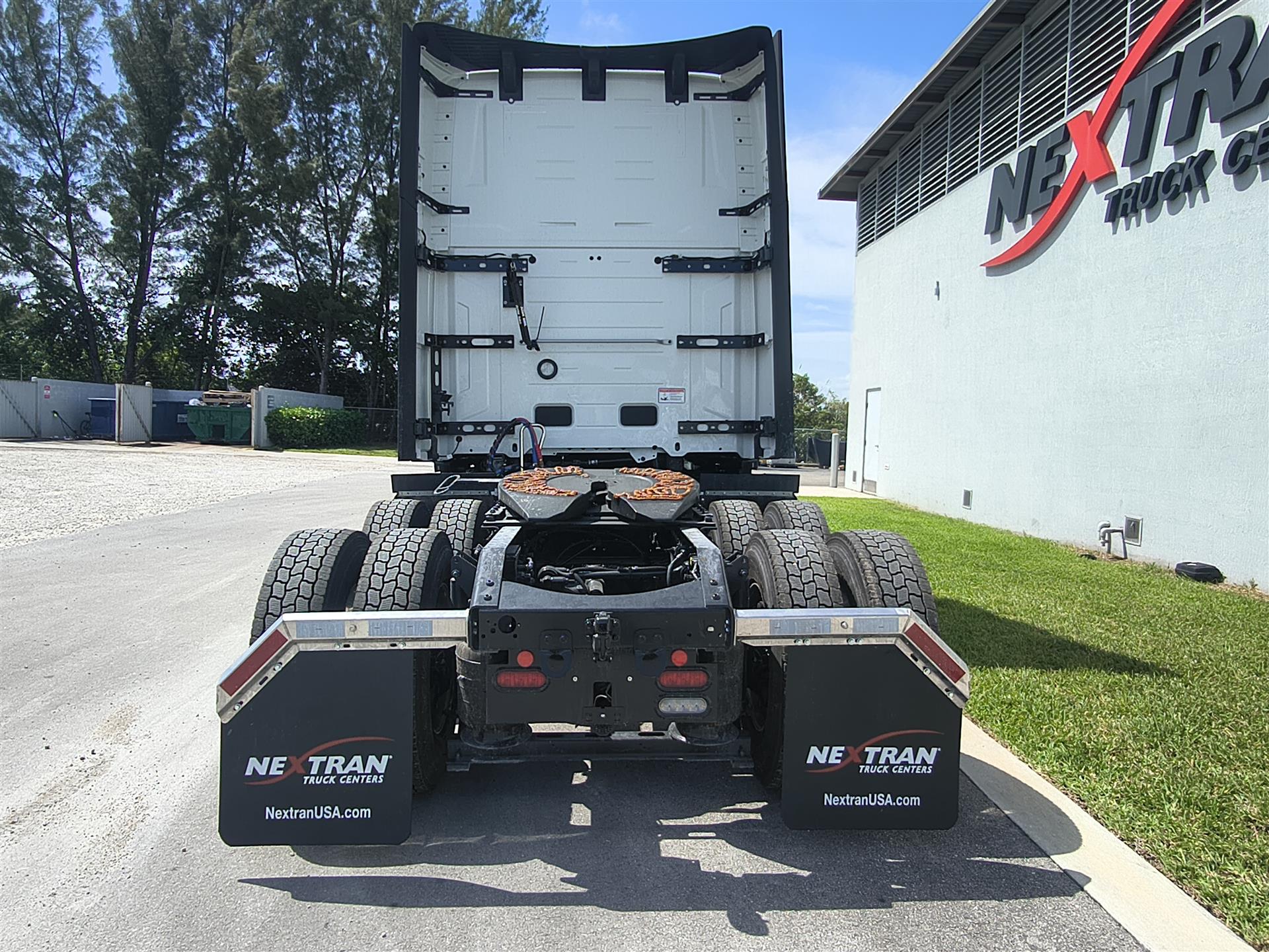 2027 Mack Pinnacle in Fort Lauderdale, FL — photo 5