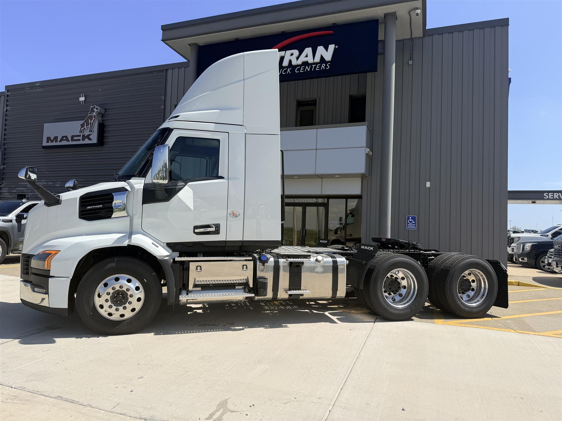 2027 Mack Anthem in Kansas City, MO — photo 3