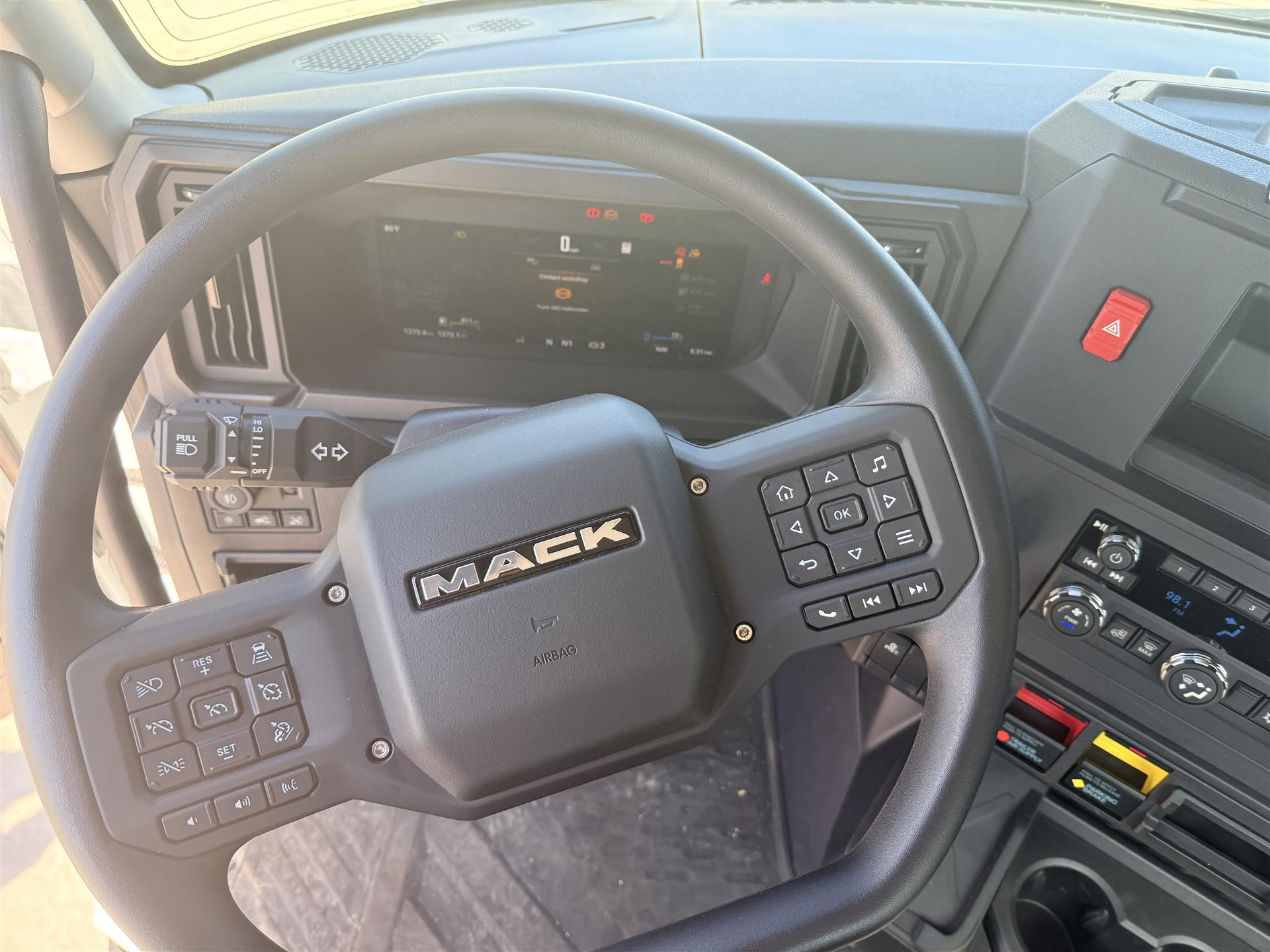 2027 Mack Anthem in Kansas City, MO — photo 5