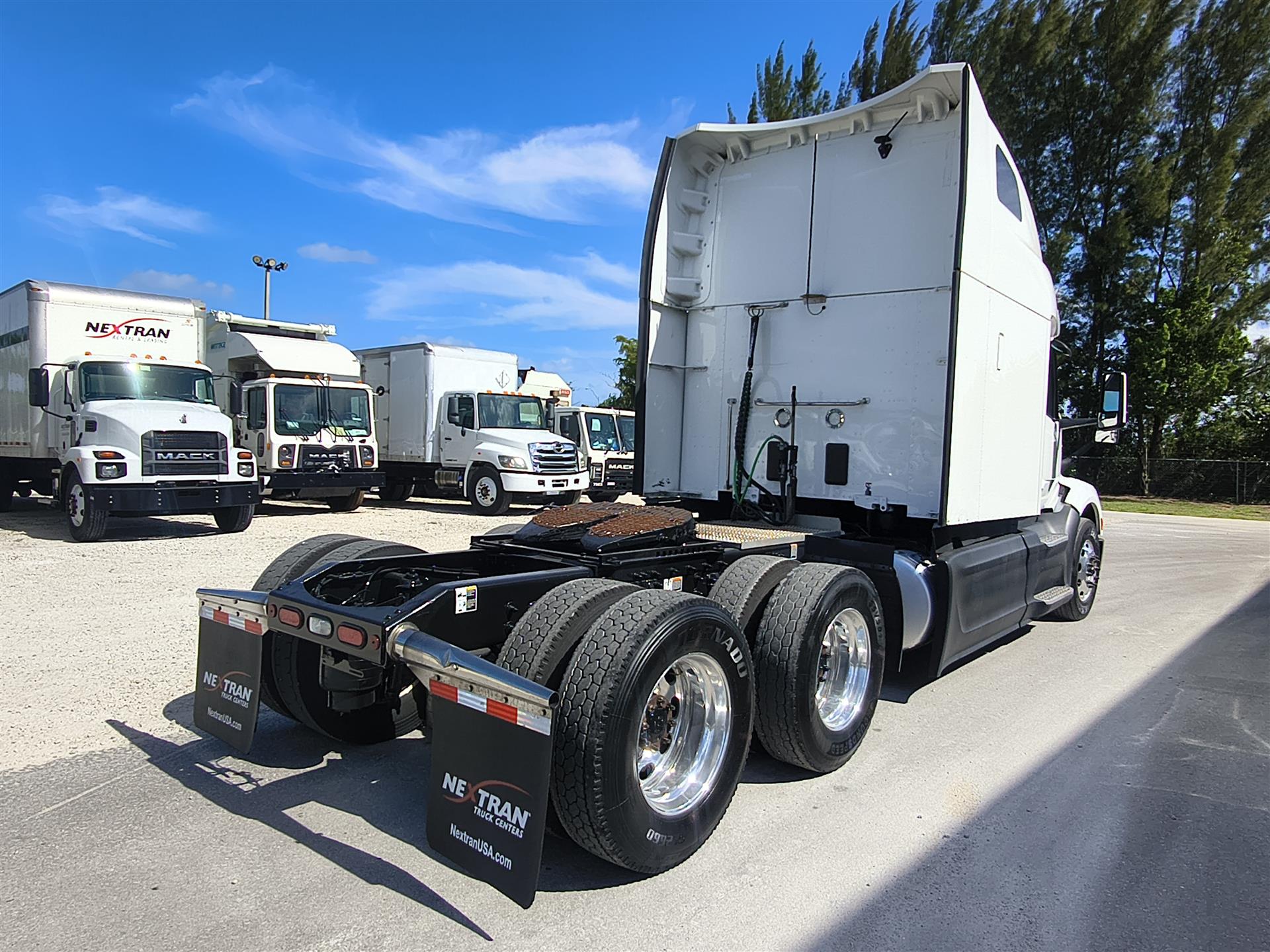 2023 Peterbilt 579 - image 4