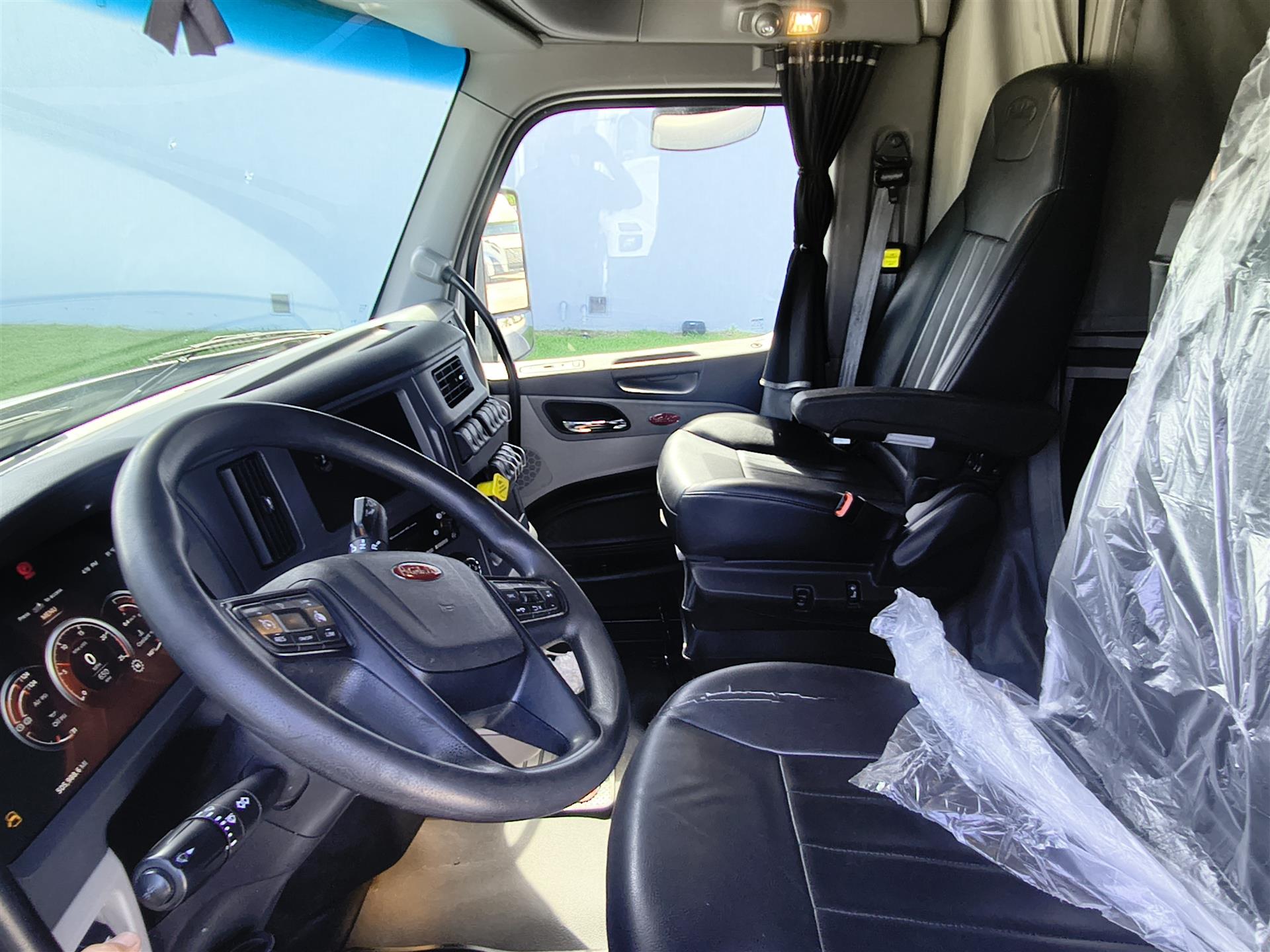 2023 Peterbilt 579 - image 8