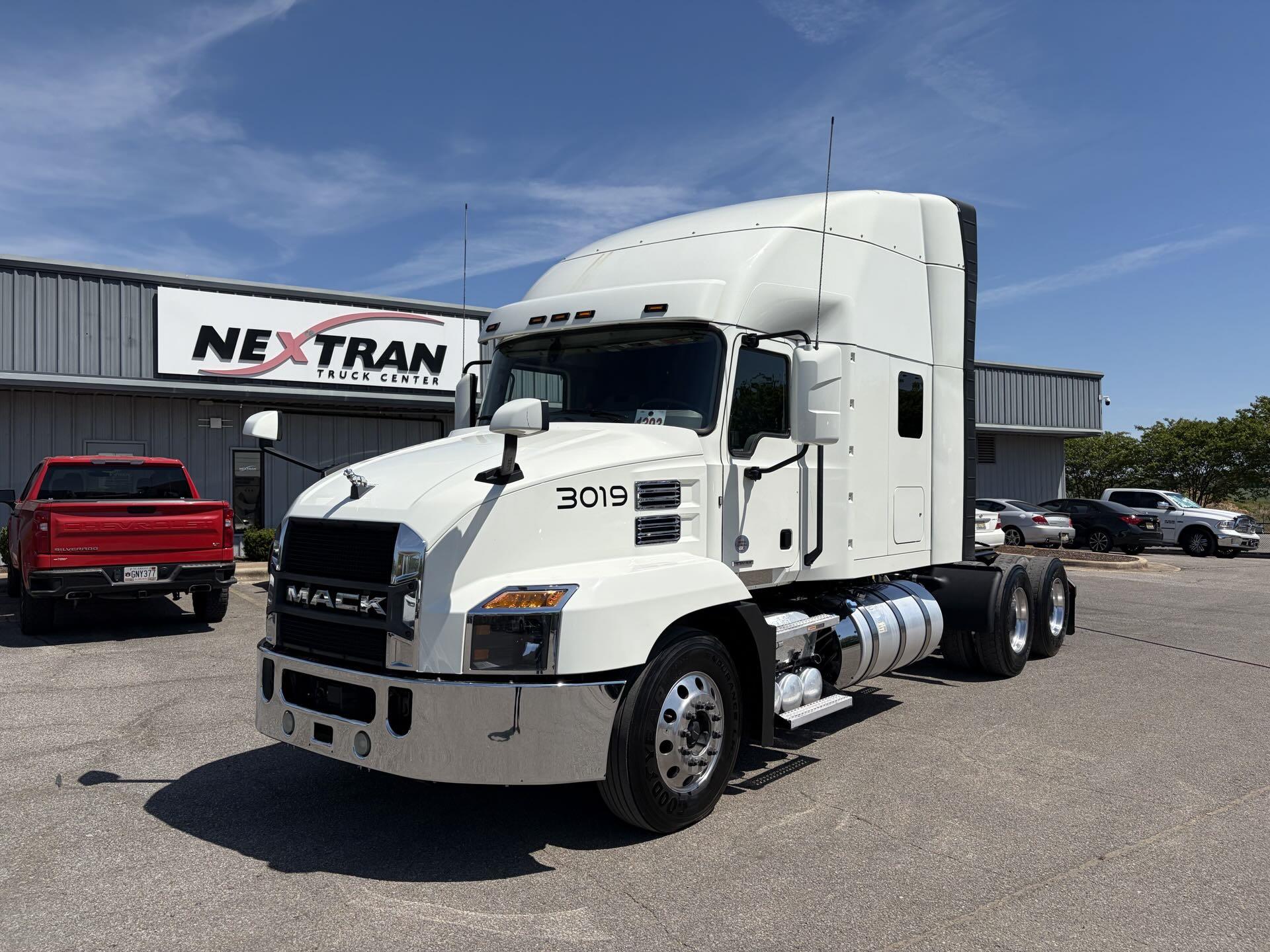 2023 Mack AN64T