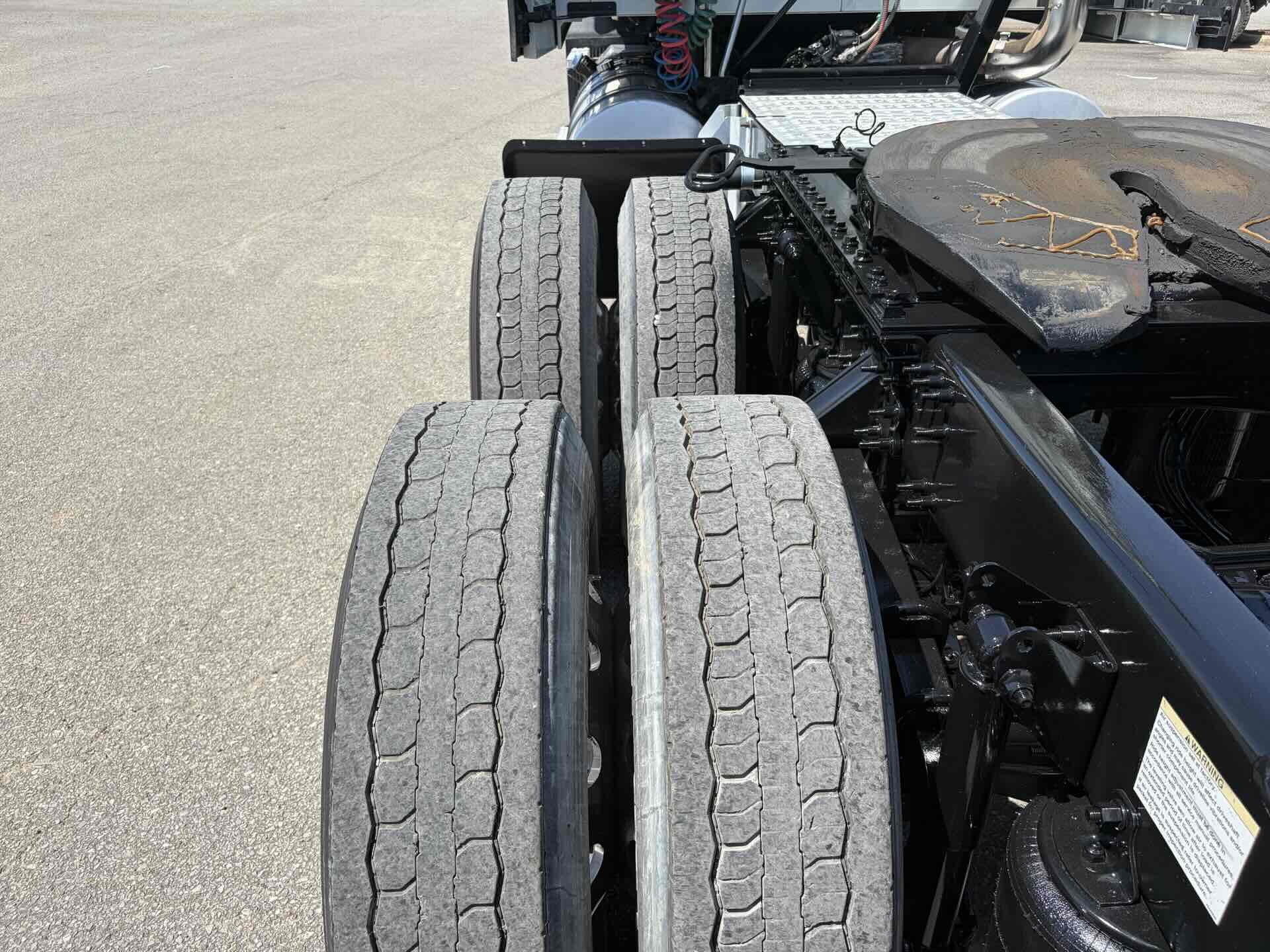 2023 Mack Anthem - image 6