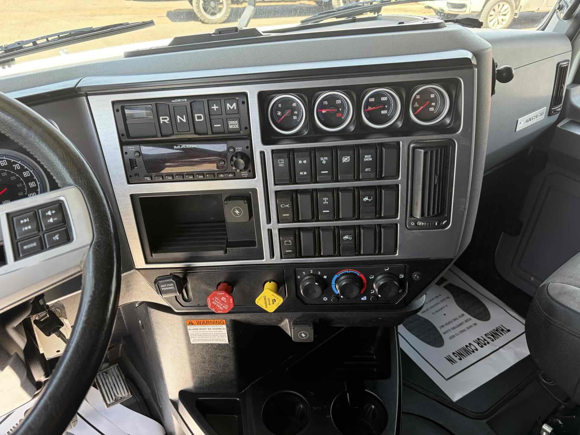 2023 Mack Anthem - image 11