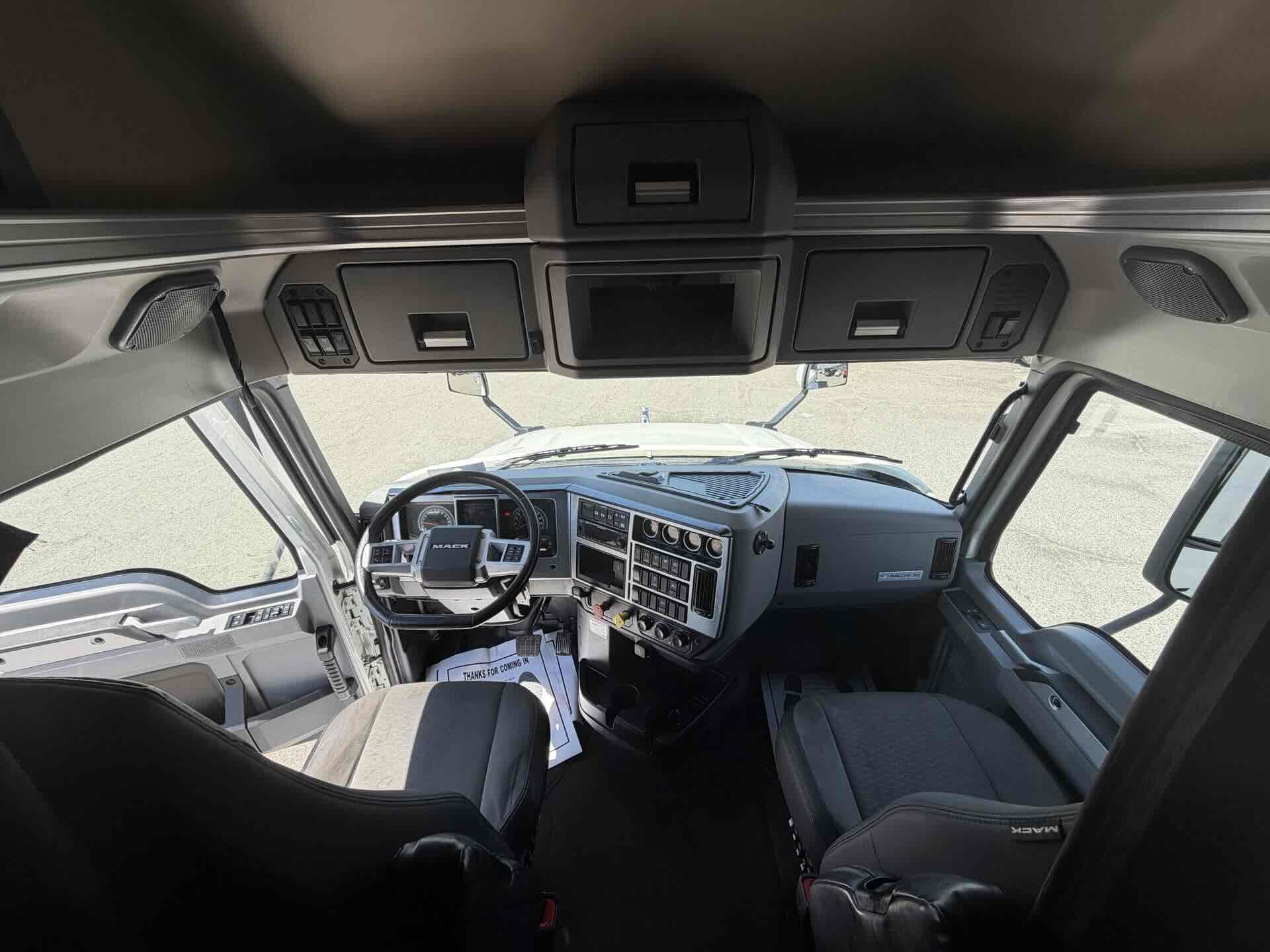 2023 Mack Anthem - image 17