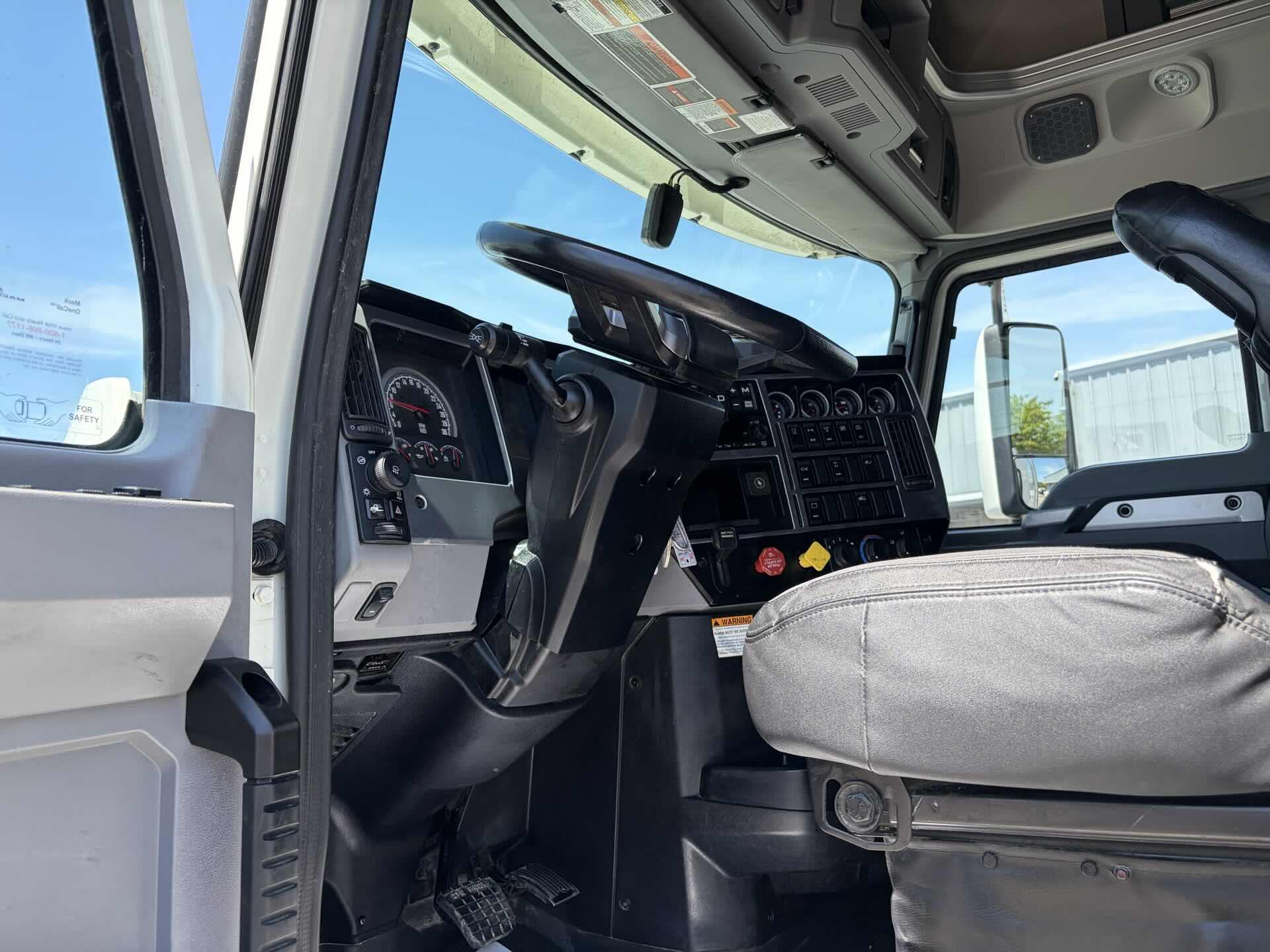 2022 Mack Anthem - image 11