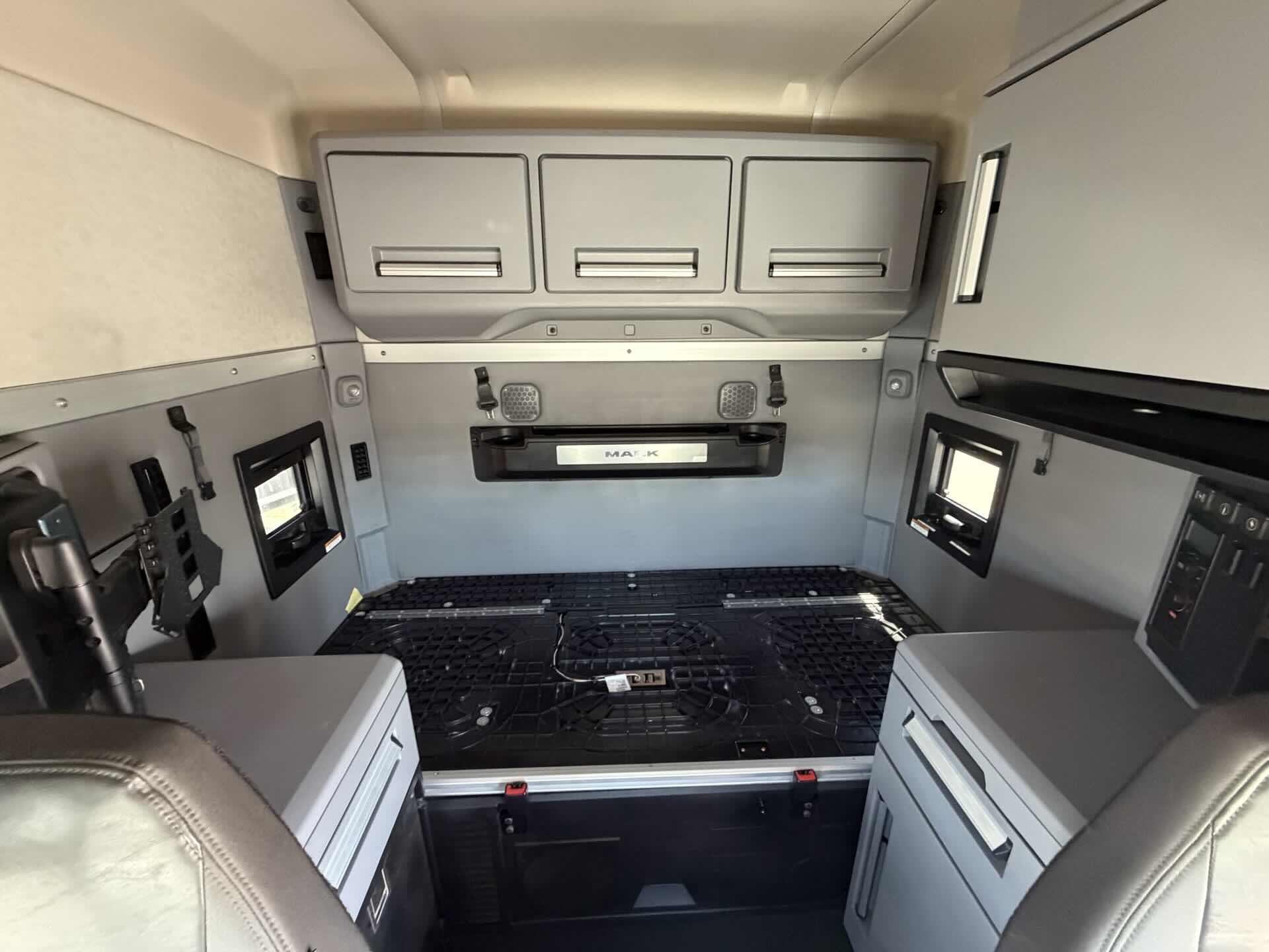 2022 Mack Anthem - image 21