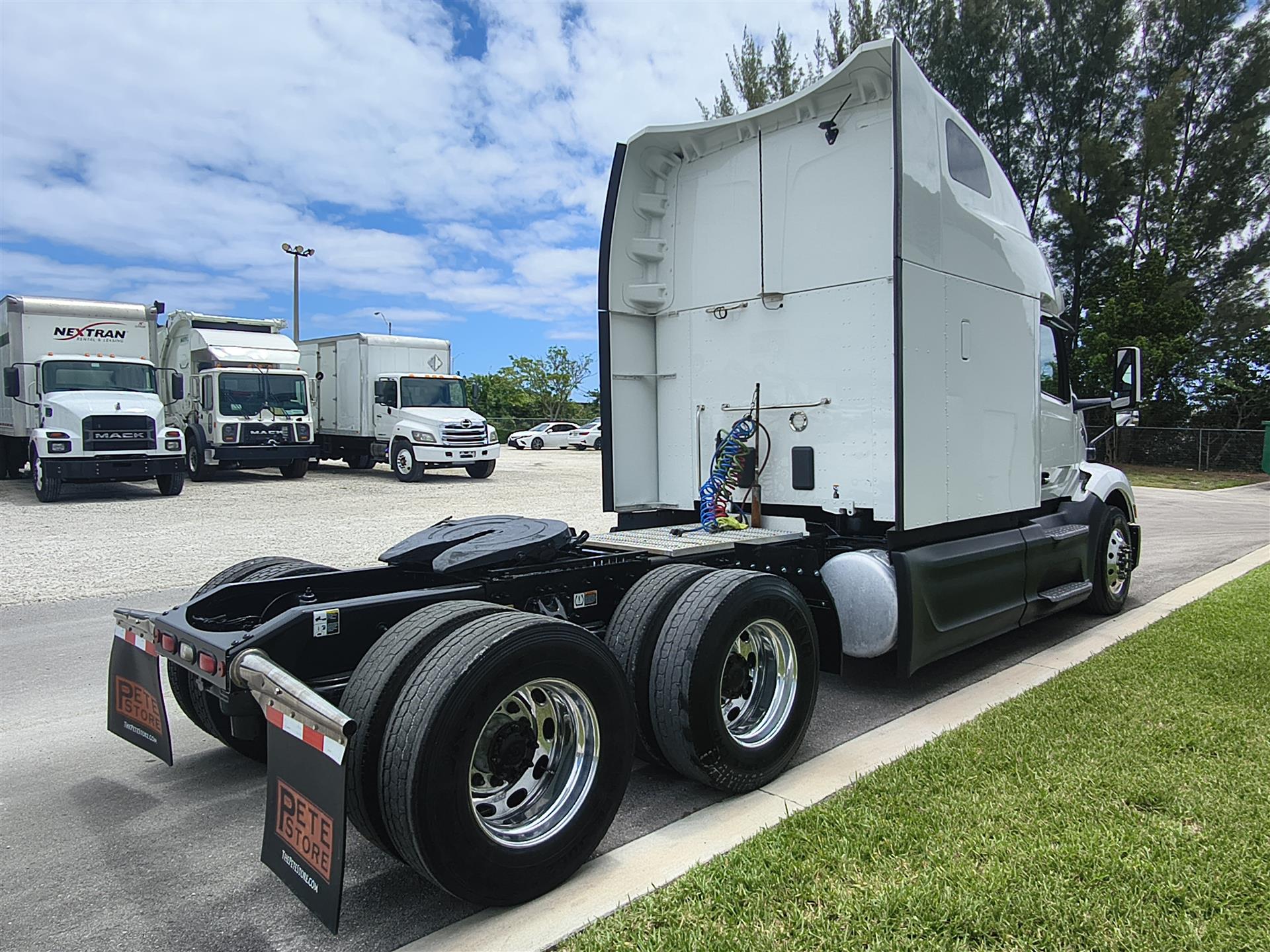 2022 Peterbilt 579 - image 4