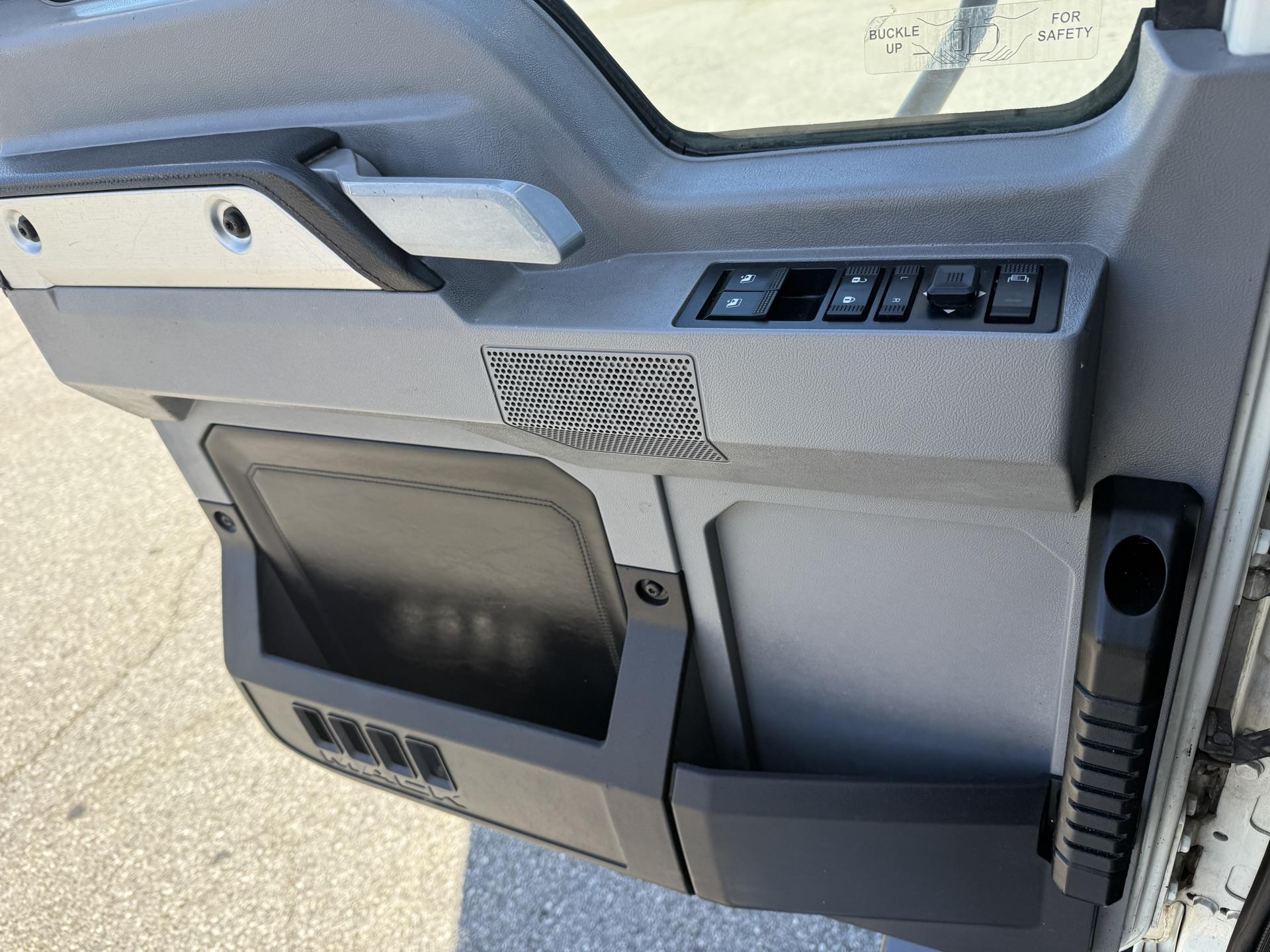 2022 Mack Anthem - image 12