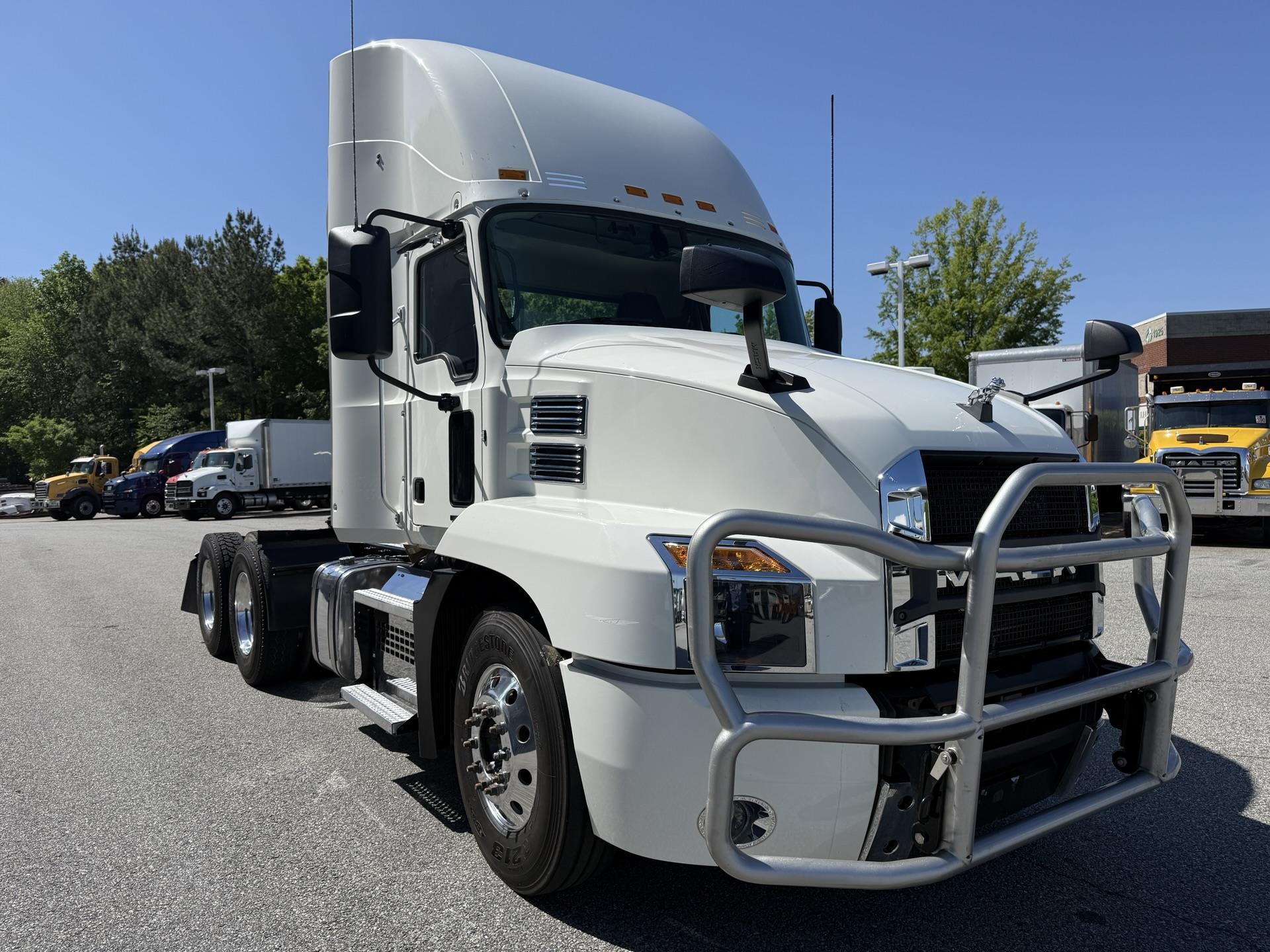 2022 Mack Anthem - image 7