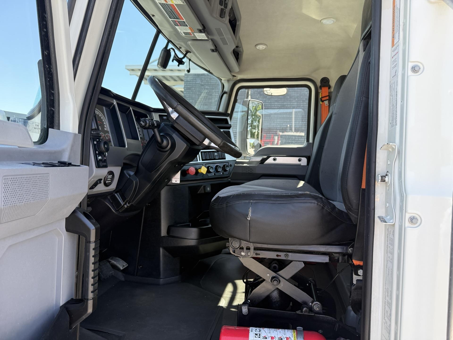 2022 Mack Anthem - image 8