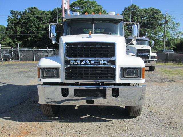 2021 Mack Pinnacle - image 2