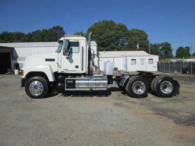 2021 Mack Pinnacle - image 7