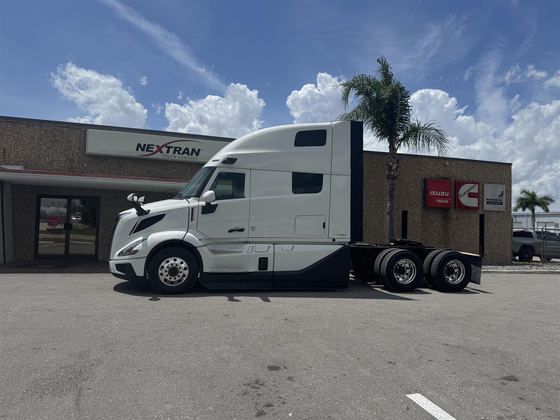 2027 Volvo VNL64T860