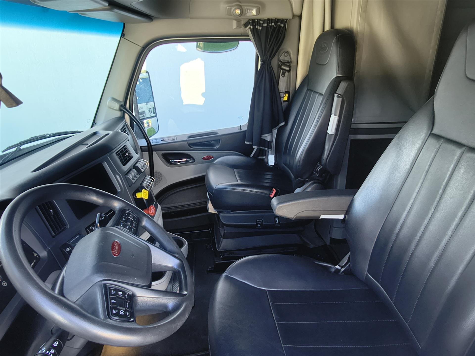 2023 Peterbilt 579 - image 9