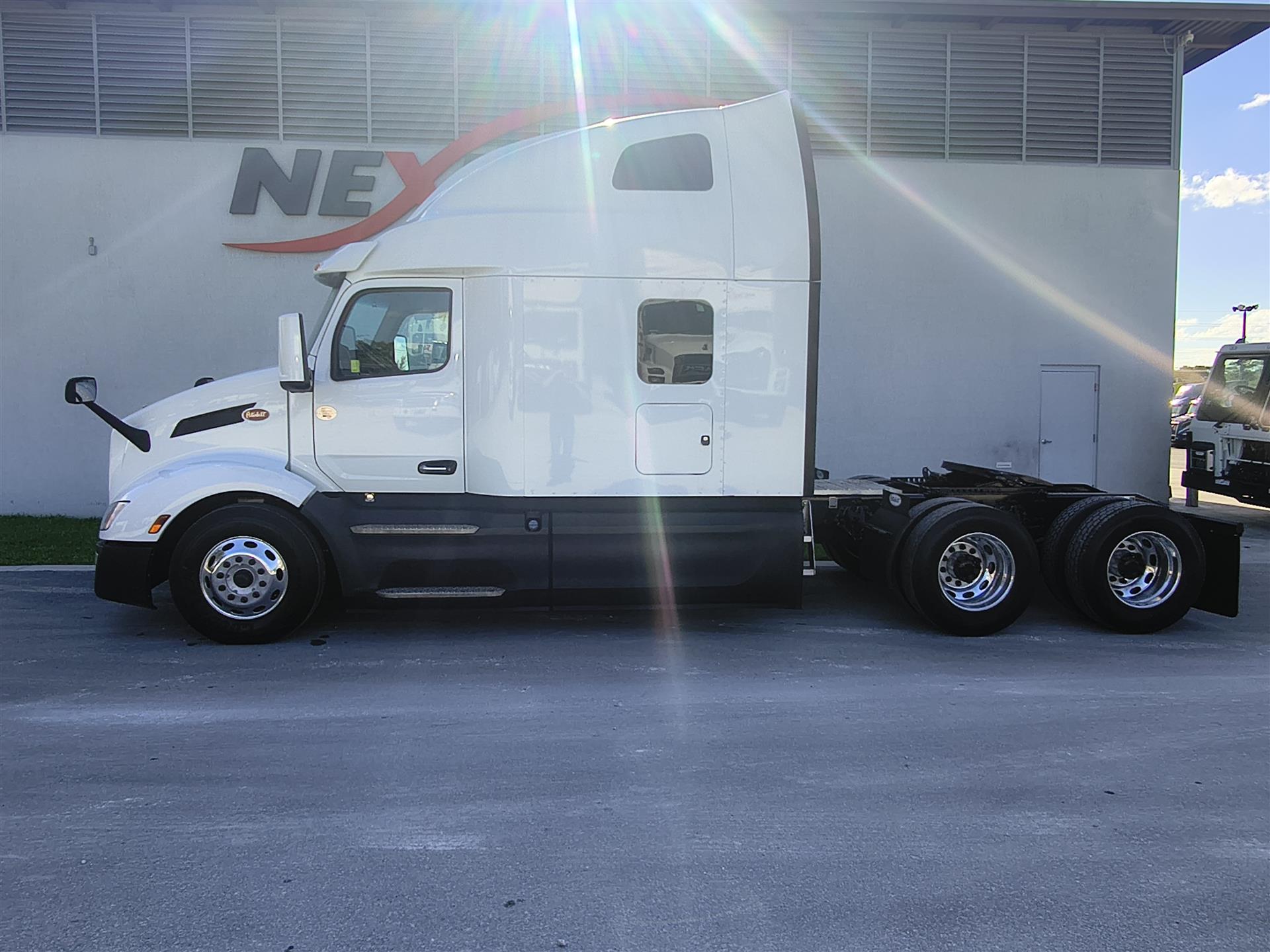 2023 Peterbilt 579 - image 8