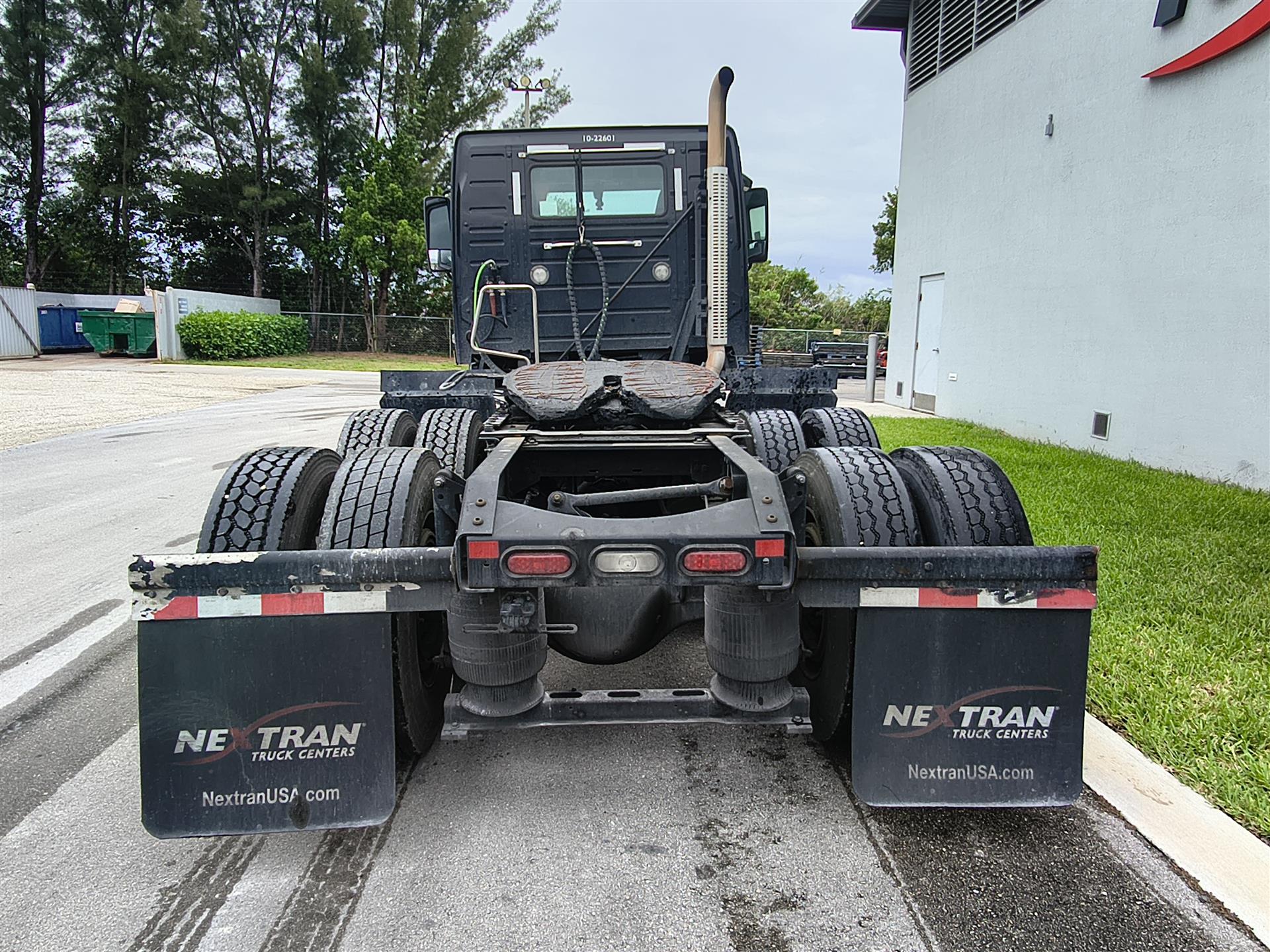 2022 Volvo VNR 640 - image 5