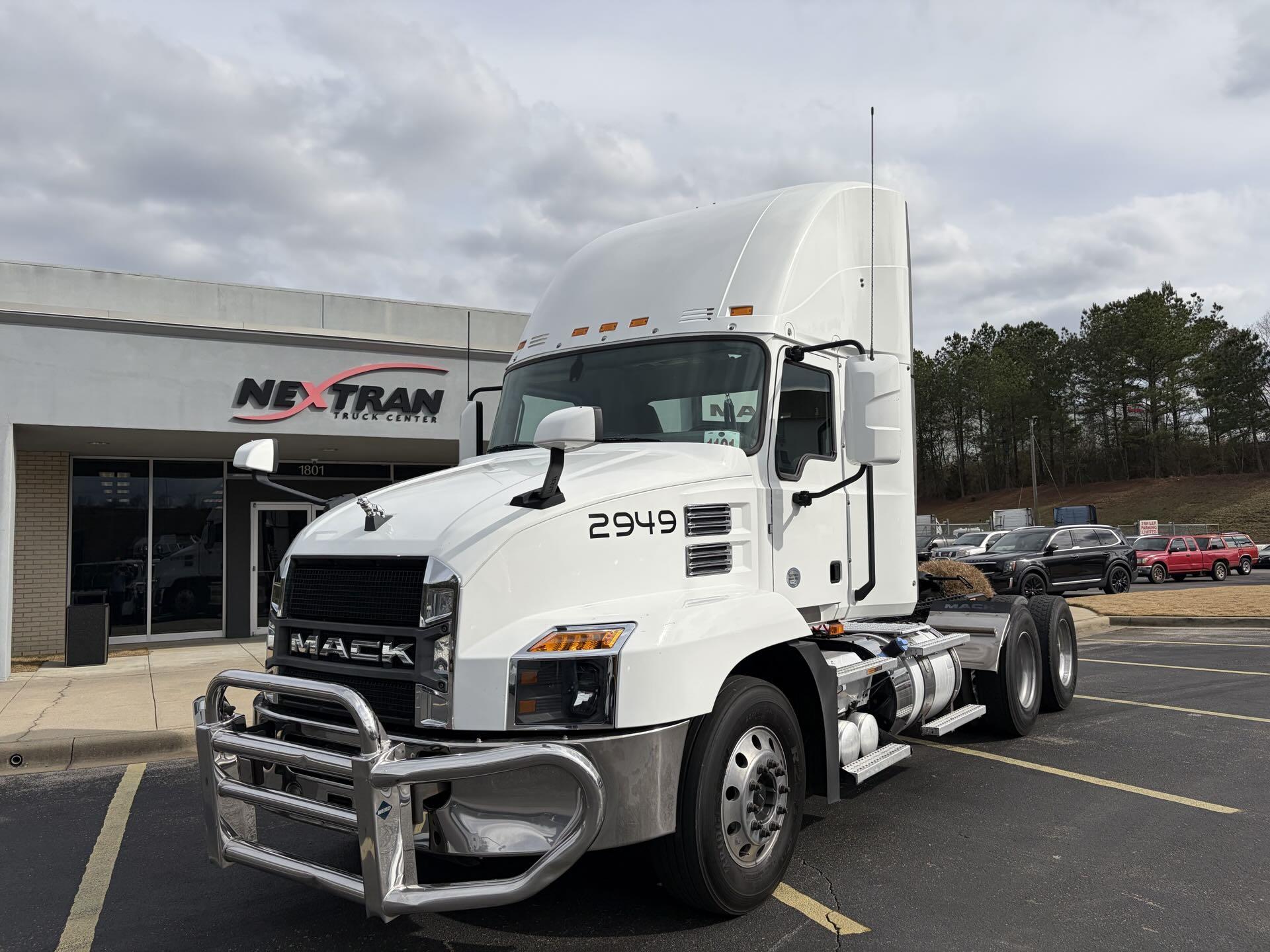 2023 Mack AN64T