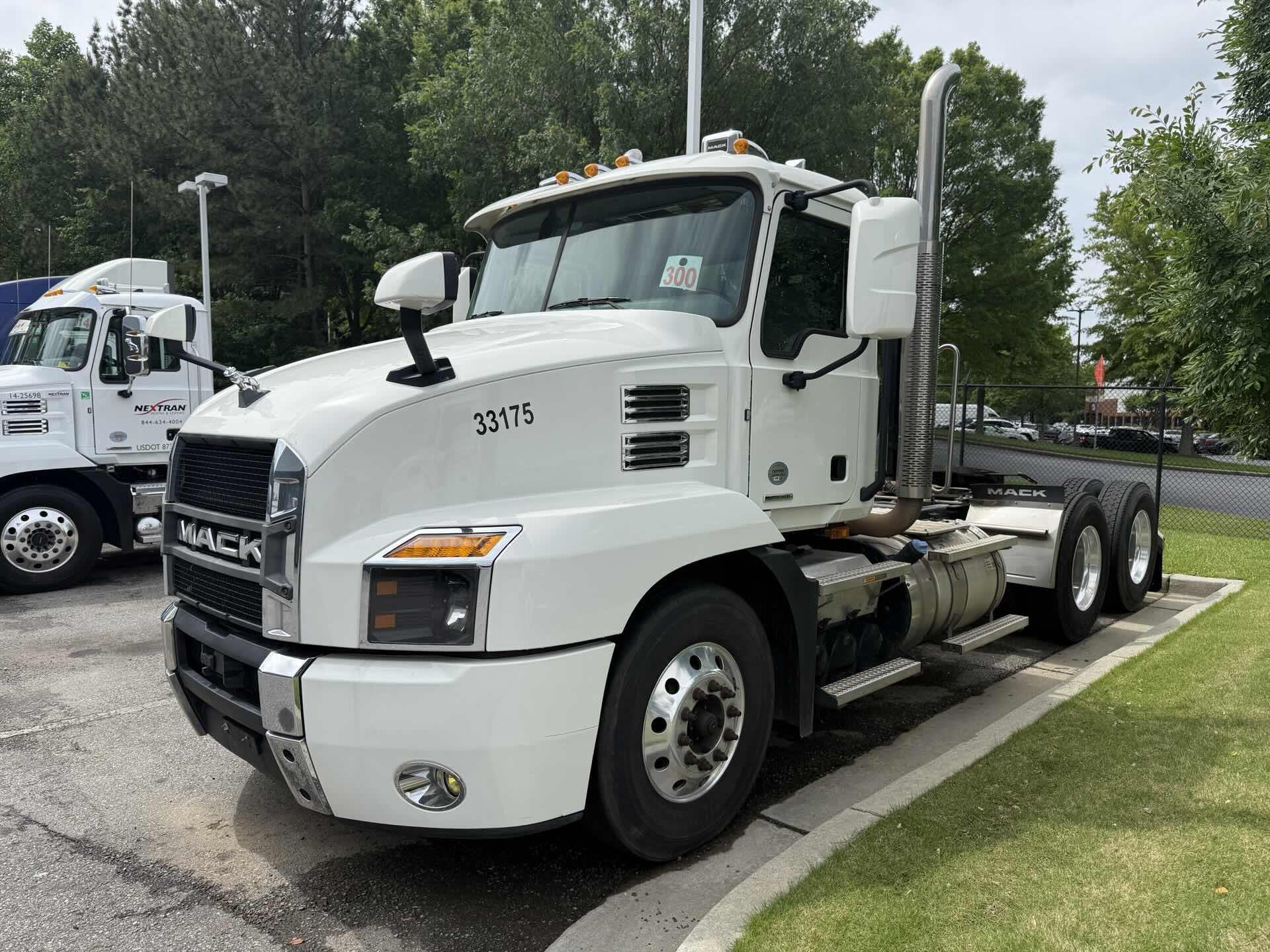 2022 Mack AN64T