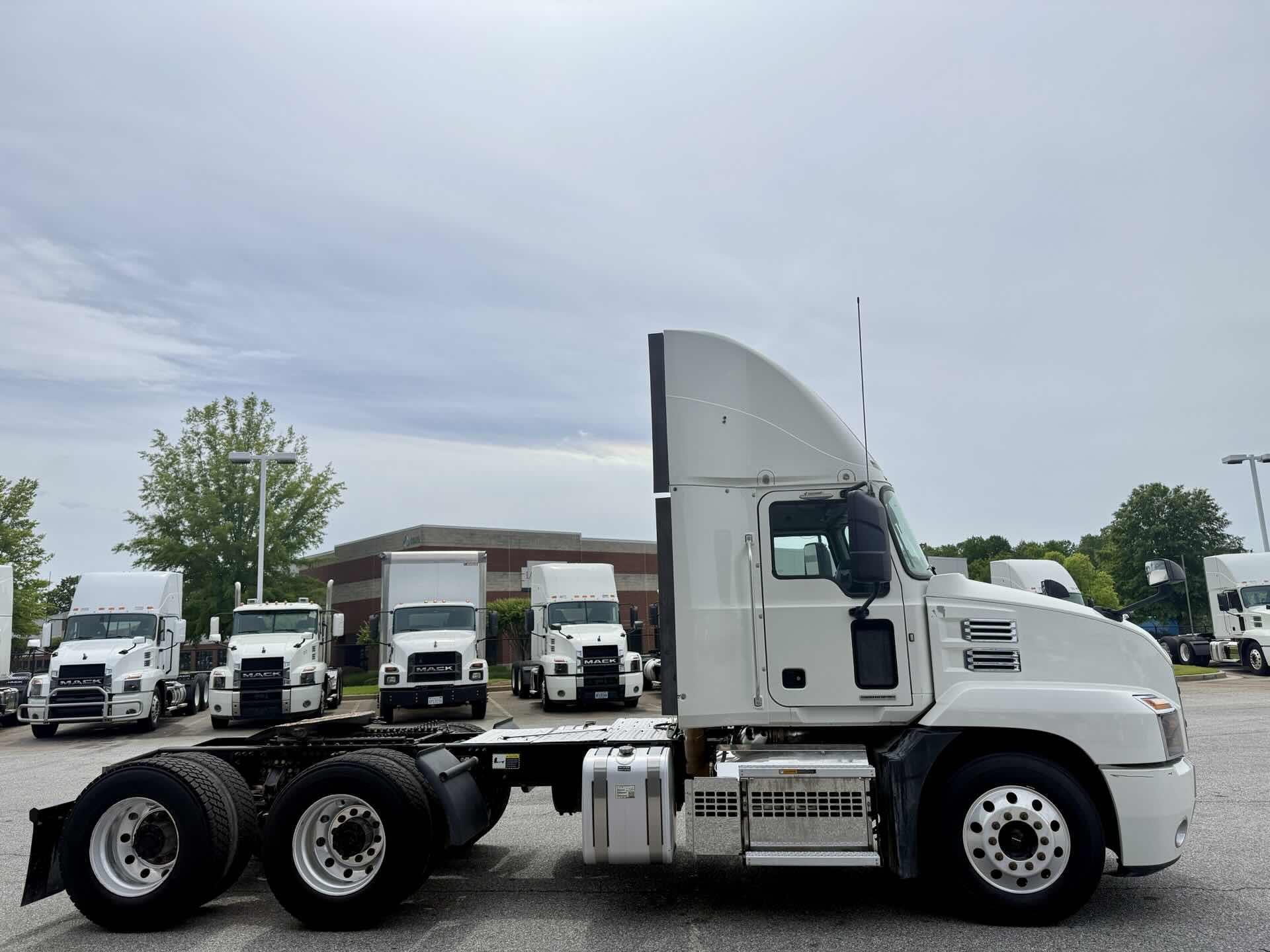 2022 Mack Anthem in Duluth, GA — photo 3