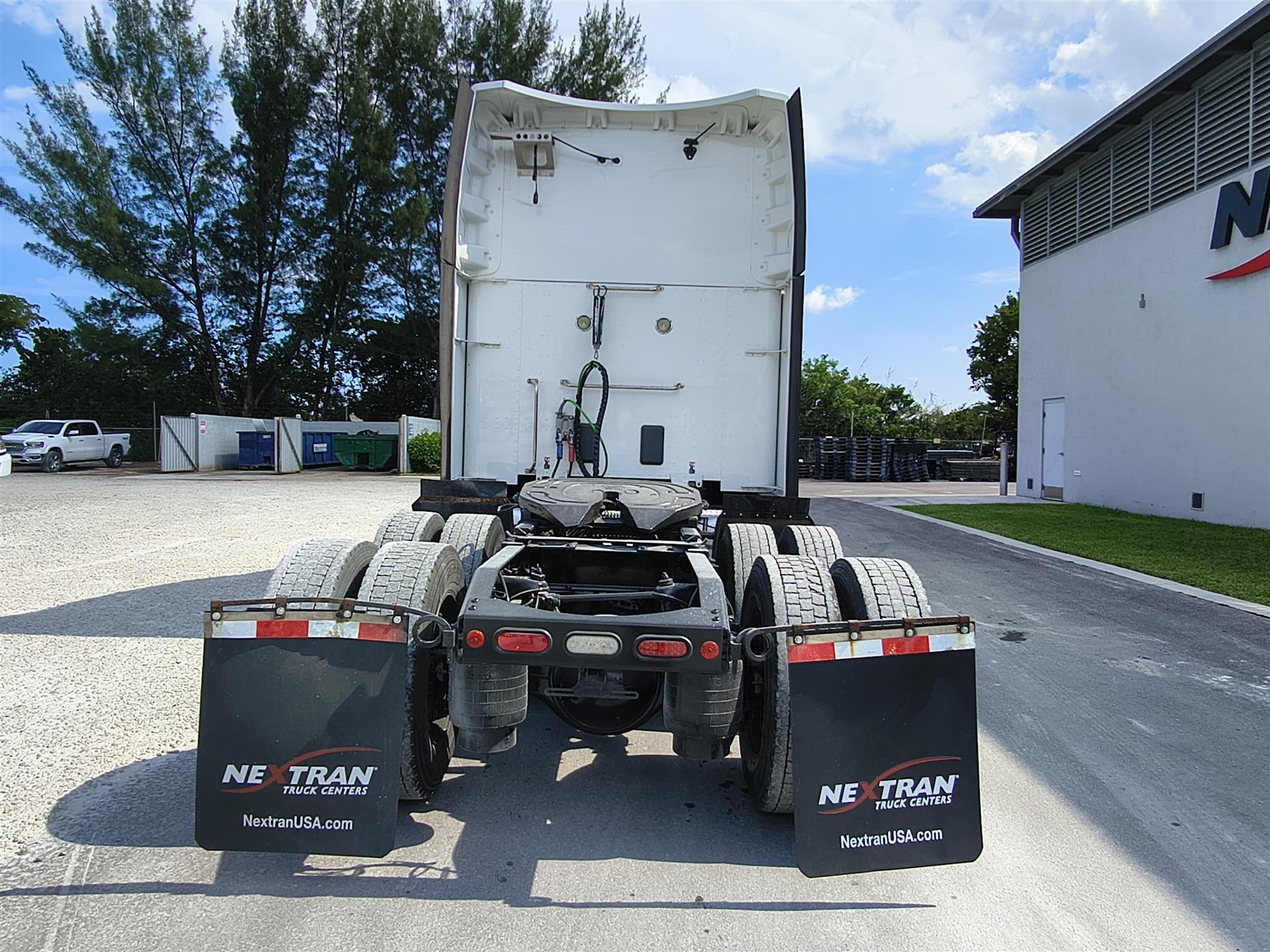 2020 Peterbilt 579 in Fort Lauderdale, FL — photo 6