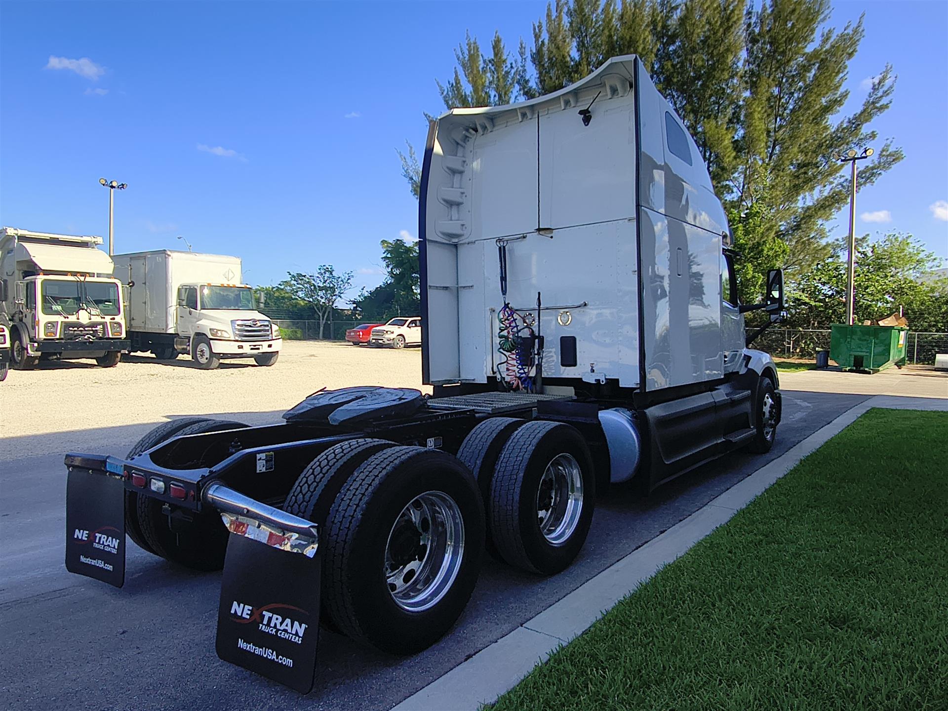 2023 Peterbilt 579 in Fort Lauderdale, FL — photo 4