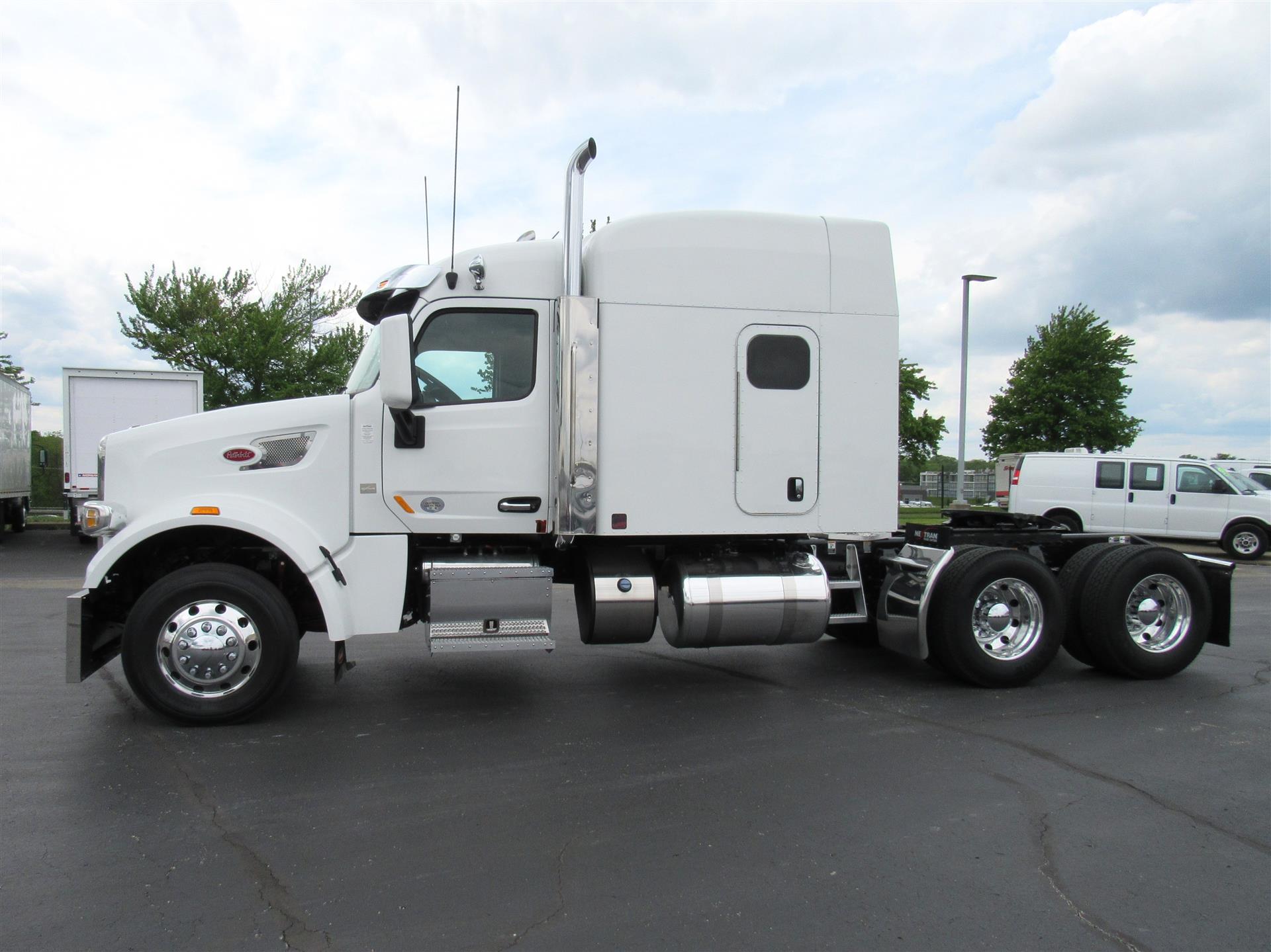 2020 Peterbilt 567 in Kansas City, MO — photo 2