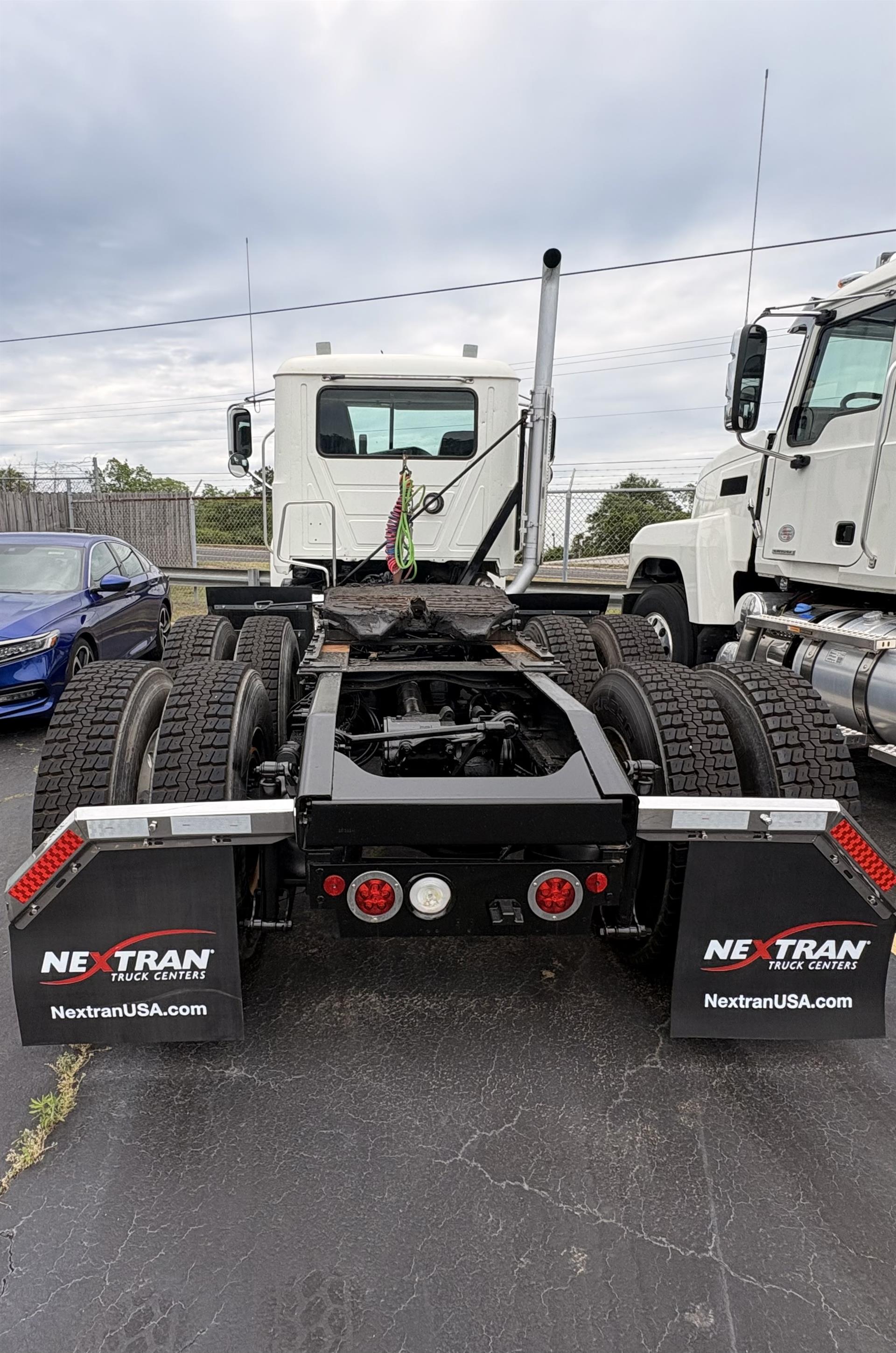 2018 Mack Pinnacle in Macon, GA — photo 4