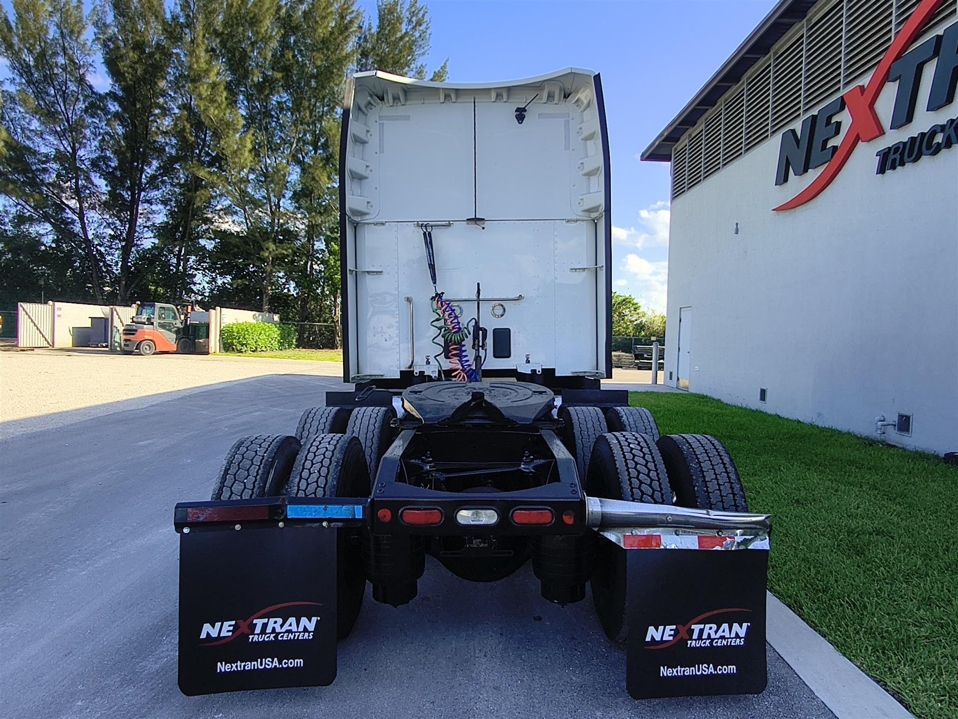 2022 Peterbilt 579 in Fort Lauderdale, FL — photo 5