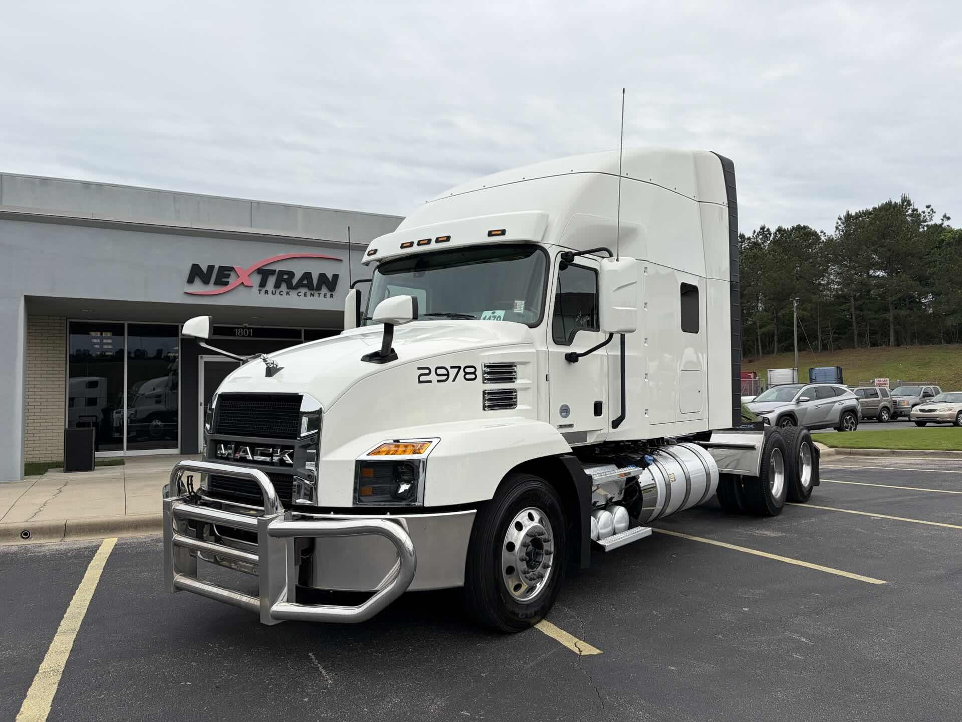 2022 Mack AN64T