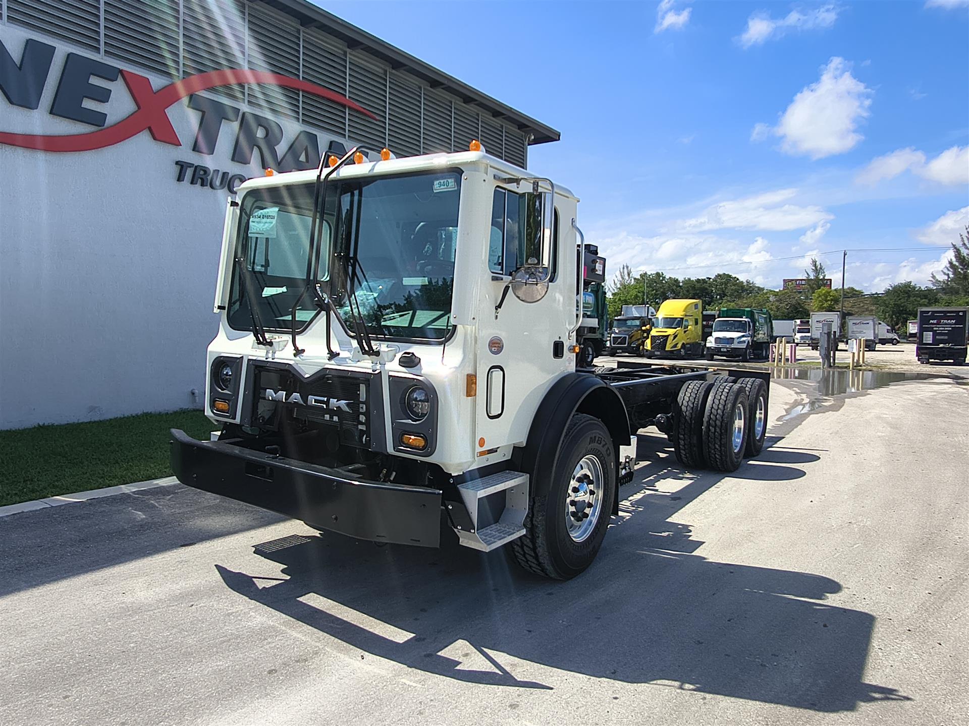 2027 Mack TE64R
