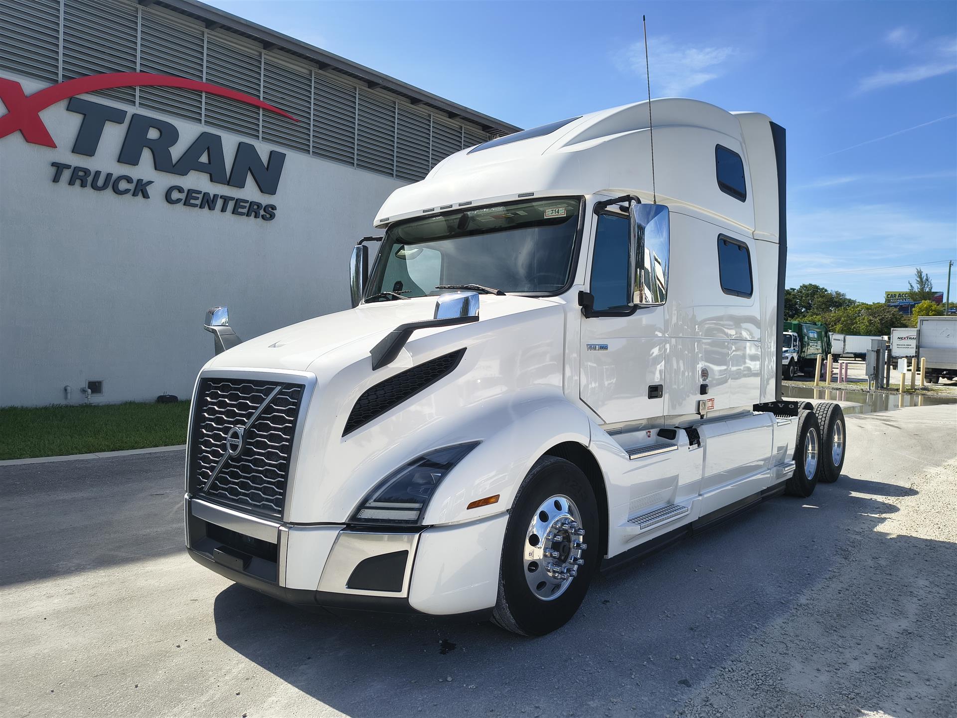2025 Volvo VNL64T860
