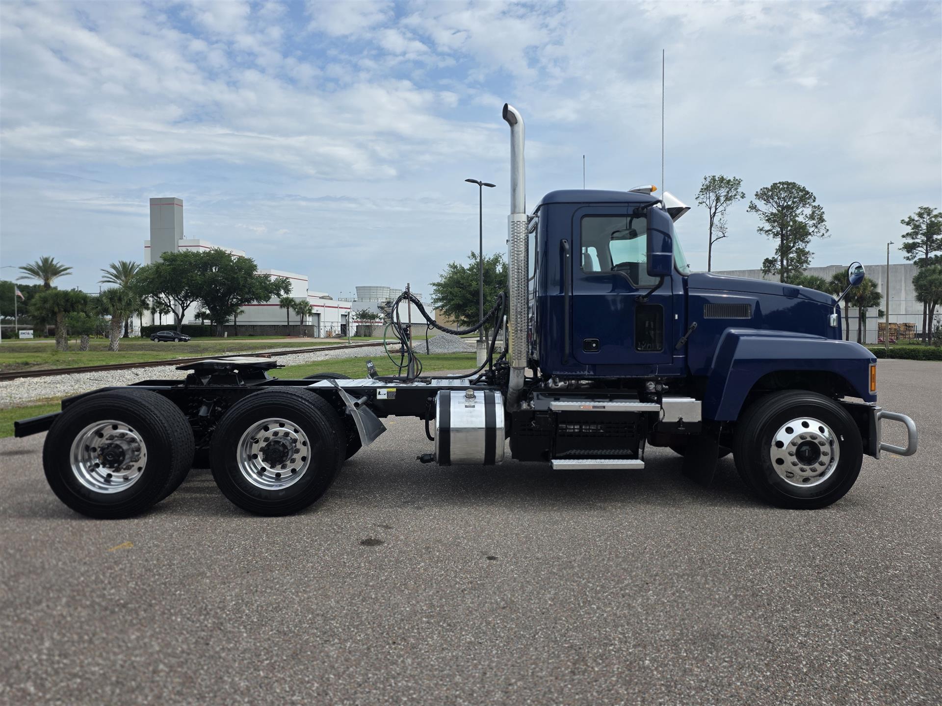 2024 Mack Pinnacle in Orlando, FL — photo 4