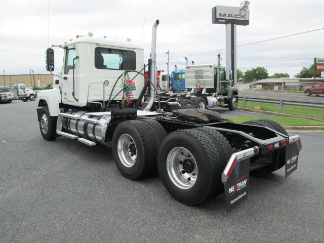 2019 Mack Pinnacle in Macon, GA — photo 7