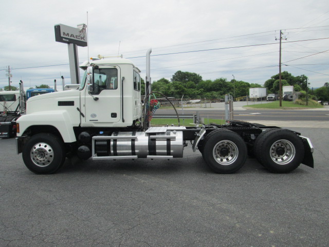 2019 Mack Pinnacle in Macon, GA — photo 8