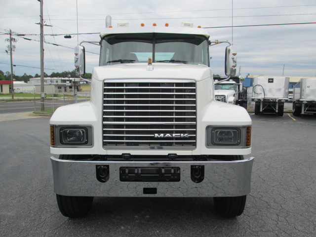 2019 Mack Pinnacle in Macon, GA — photo 2